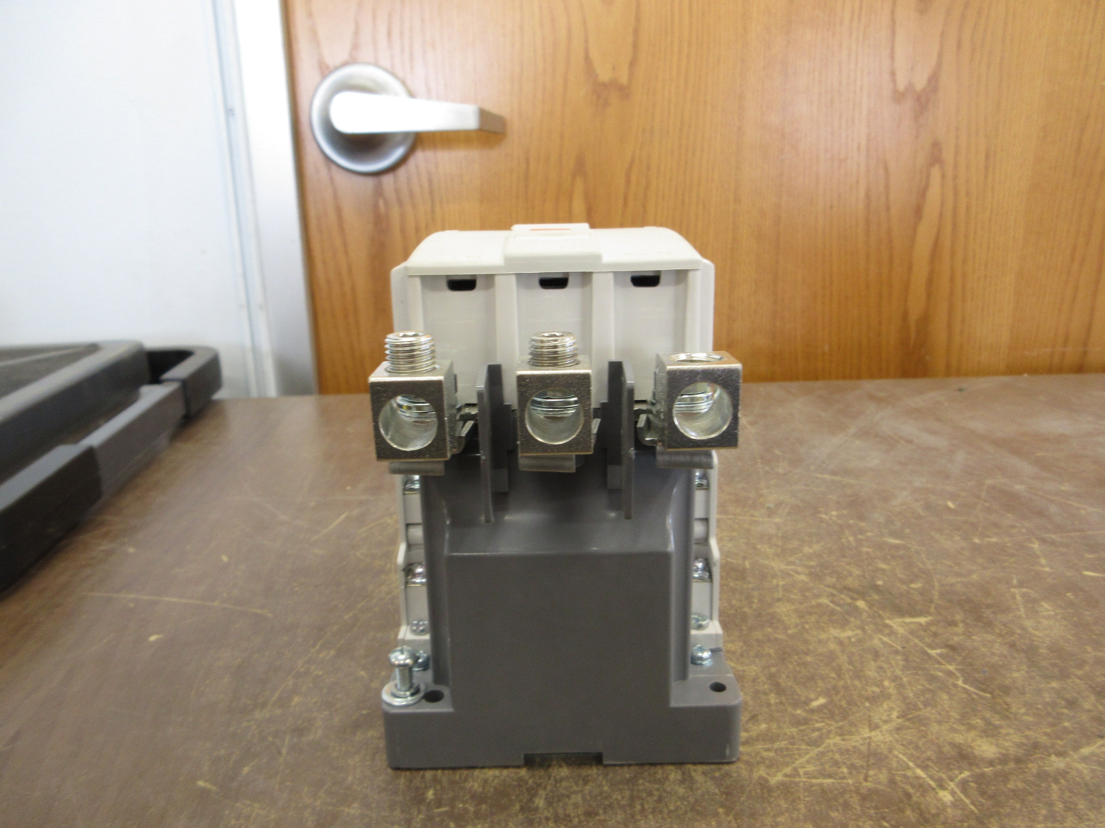 LS Contactor GMC-100 Coil: 100-240VAC 100-220VDC 160A 600V Used