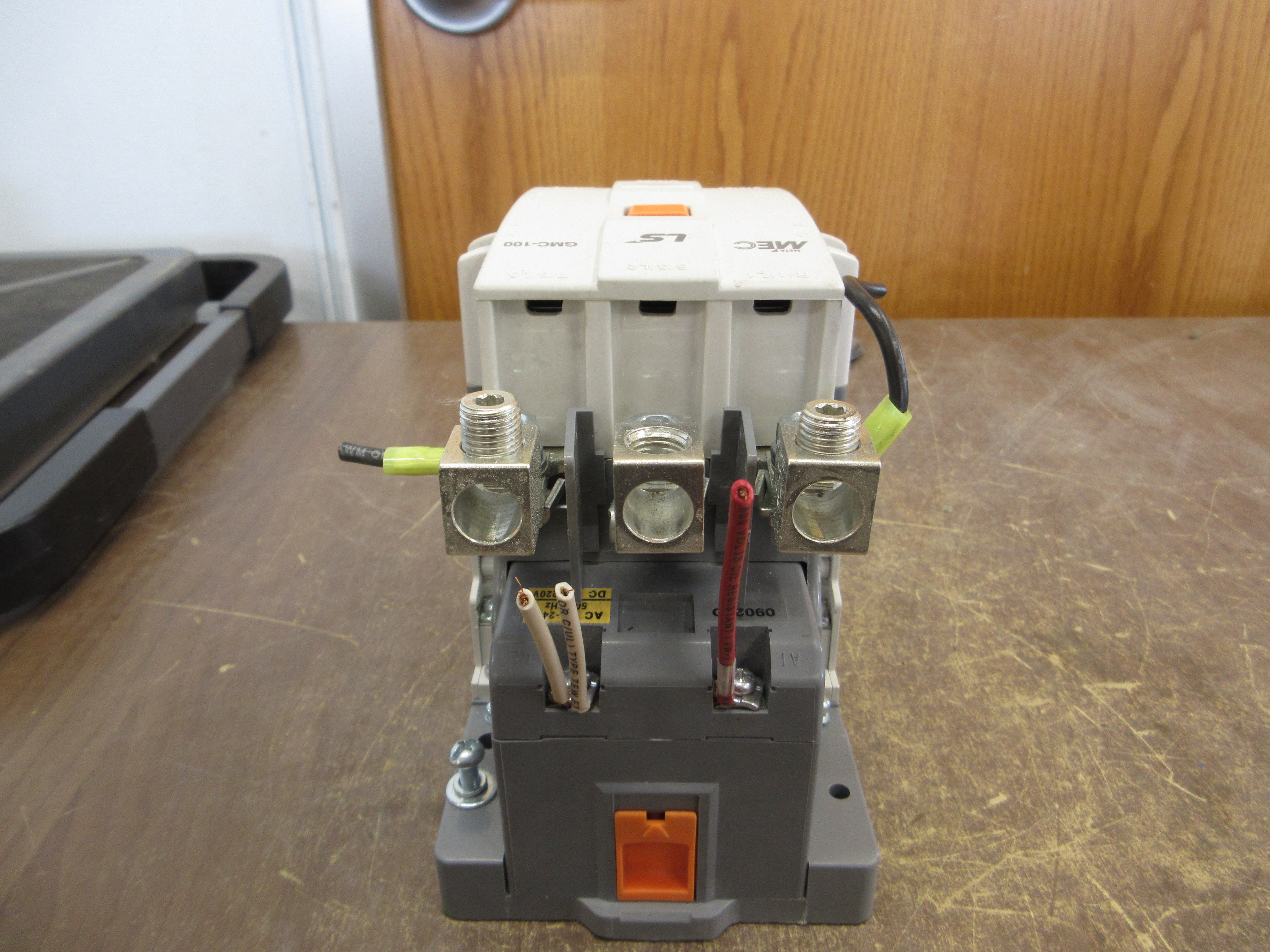LS Contactor GMC-100 Coil: 100-240VAC 100-220VDC 160A 600V Used