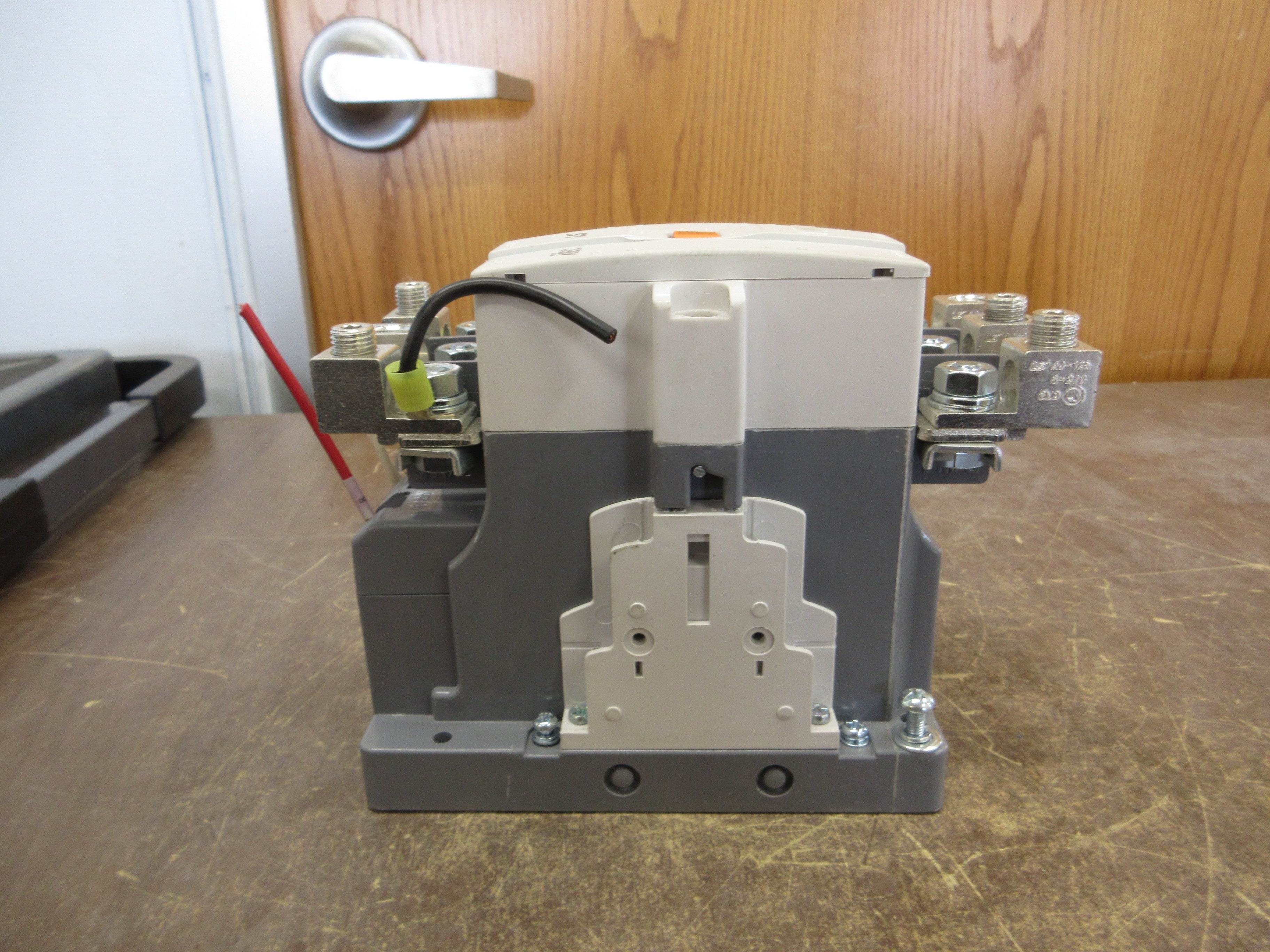 LS Contactor GMC-100 Coil: 100-240VAC 100-220VDC 160A 600V Used