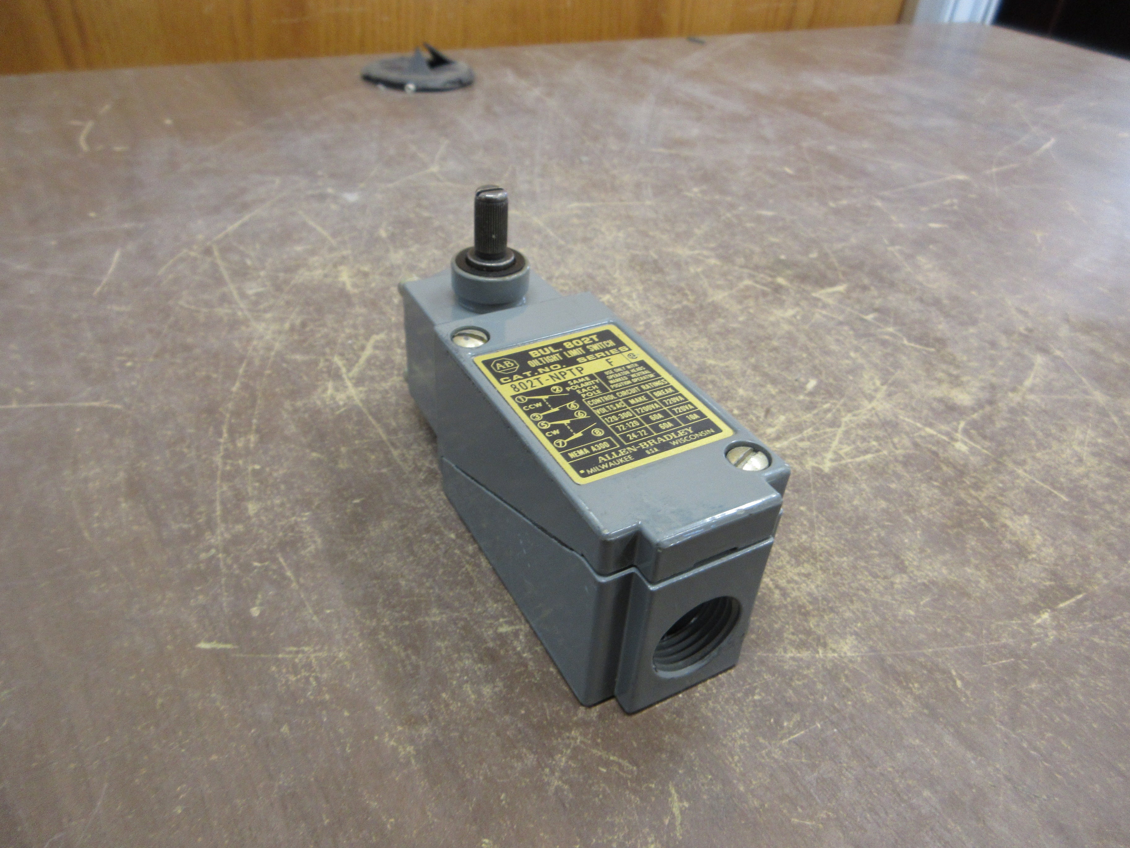 Allen-Bradley Oiltight Limit Switch 802T-NPTP Ser. F Used