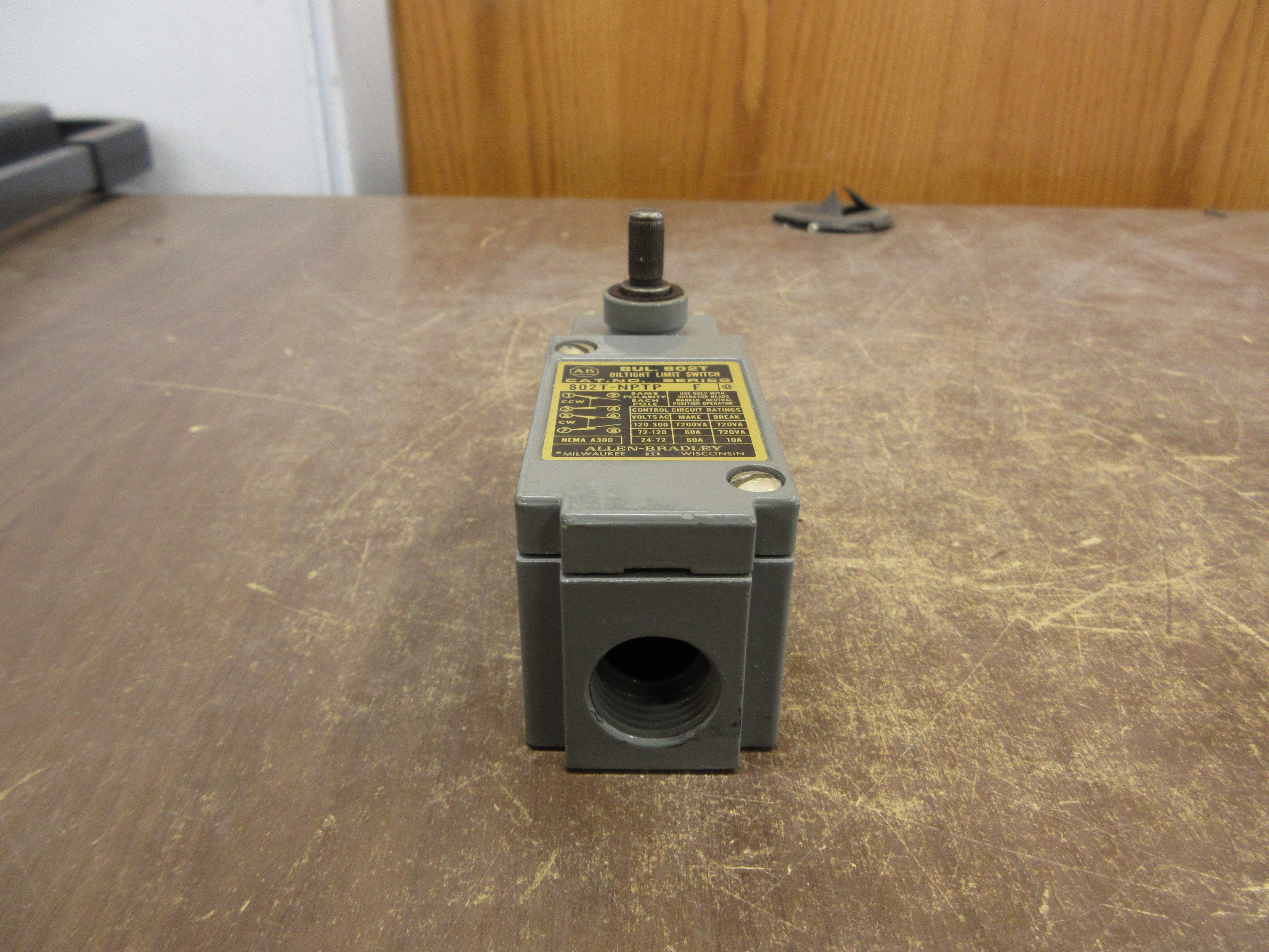 Allen-Bradley Oiltight Limit Switch 802T-NPTP Ser. F Used