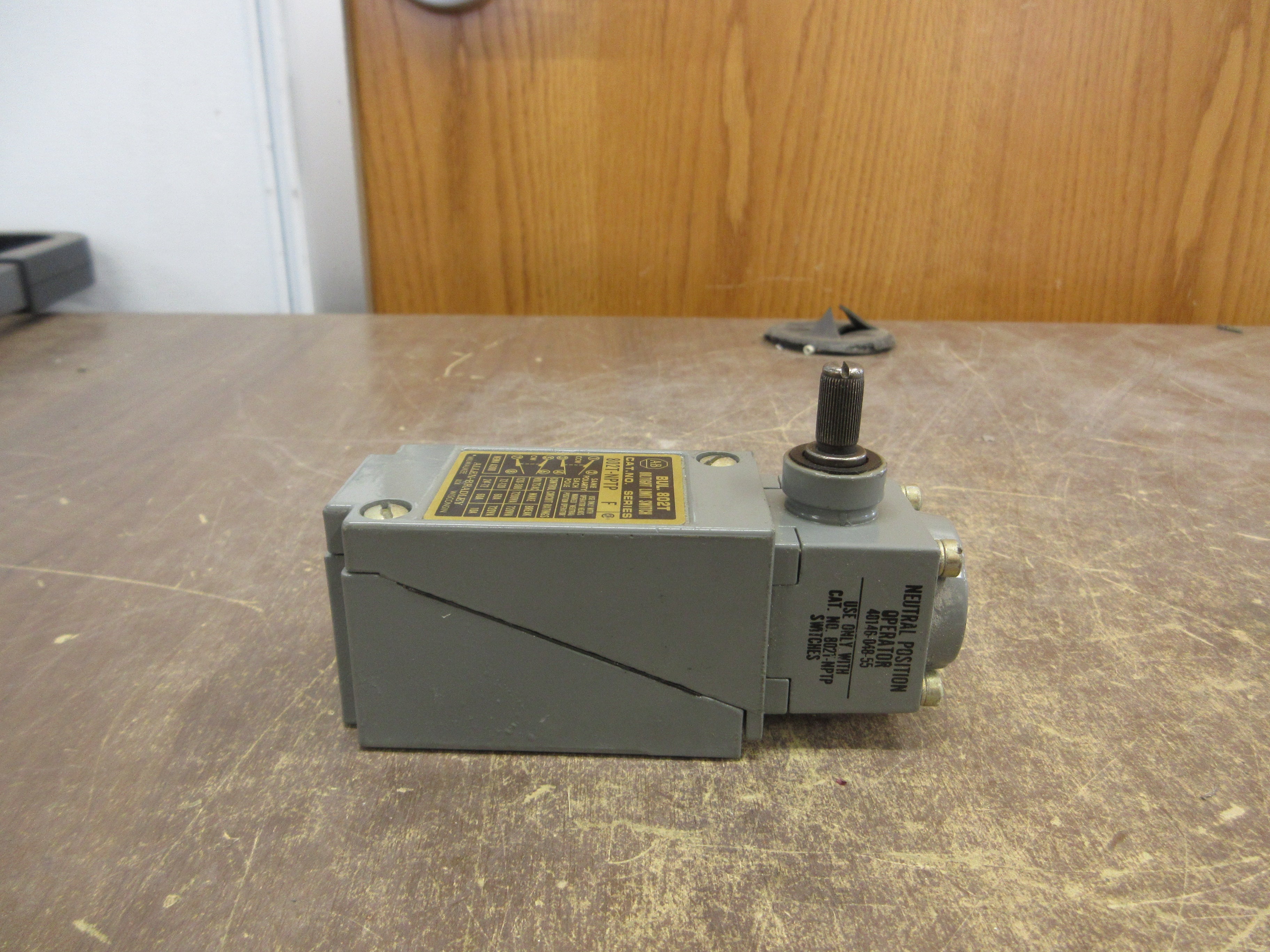 Allen-Bradley Oiltight Limit Switch 802T-NPTP Ser. F Used