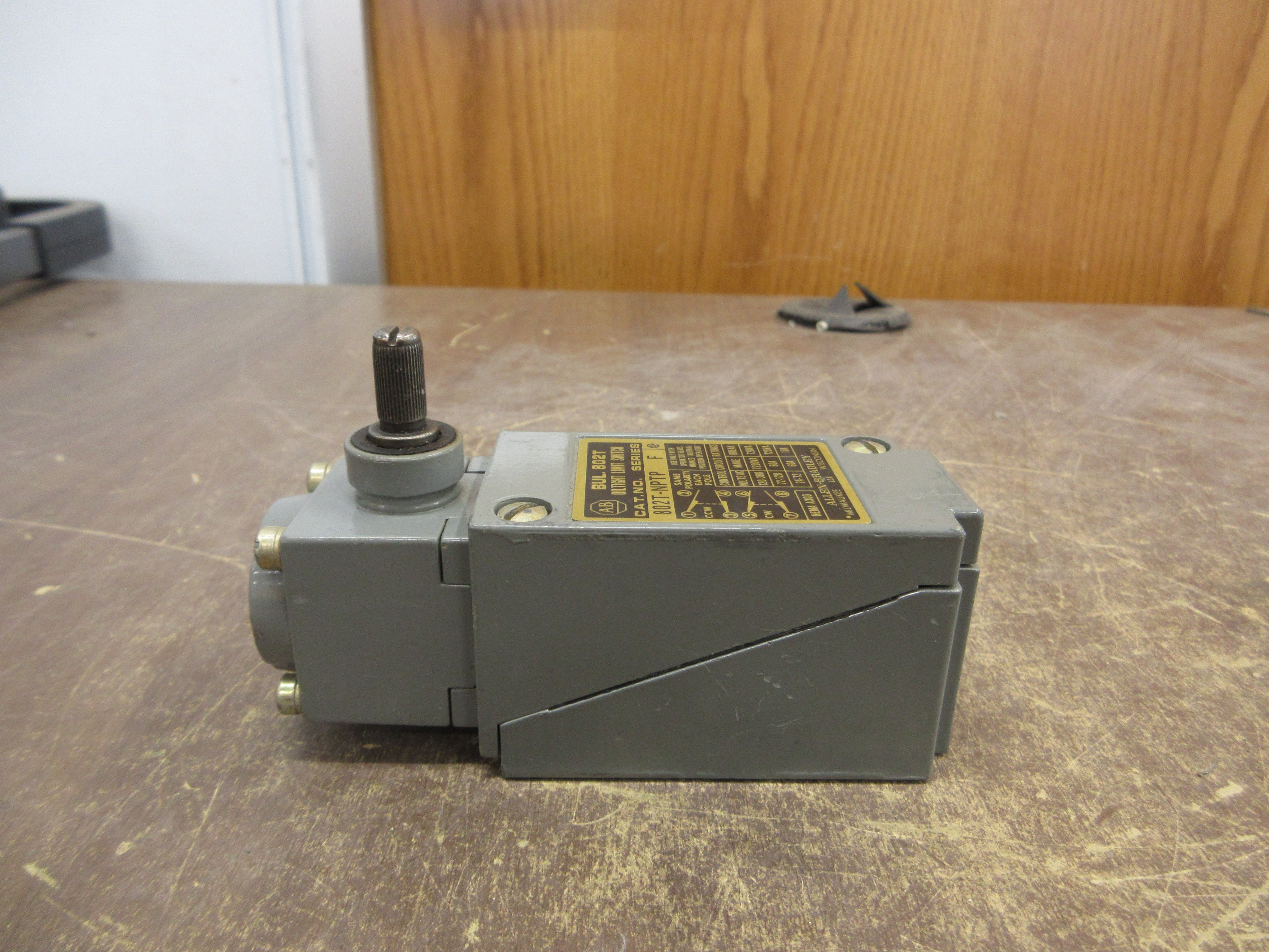 Allen-Bradley Oiltight Limit Switch 802T-NPTP Ser. F Used