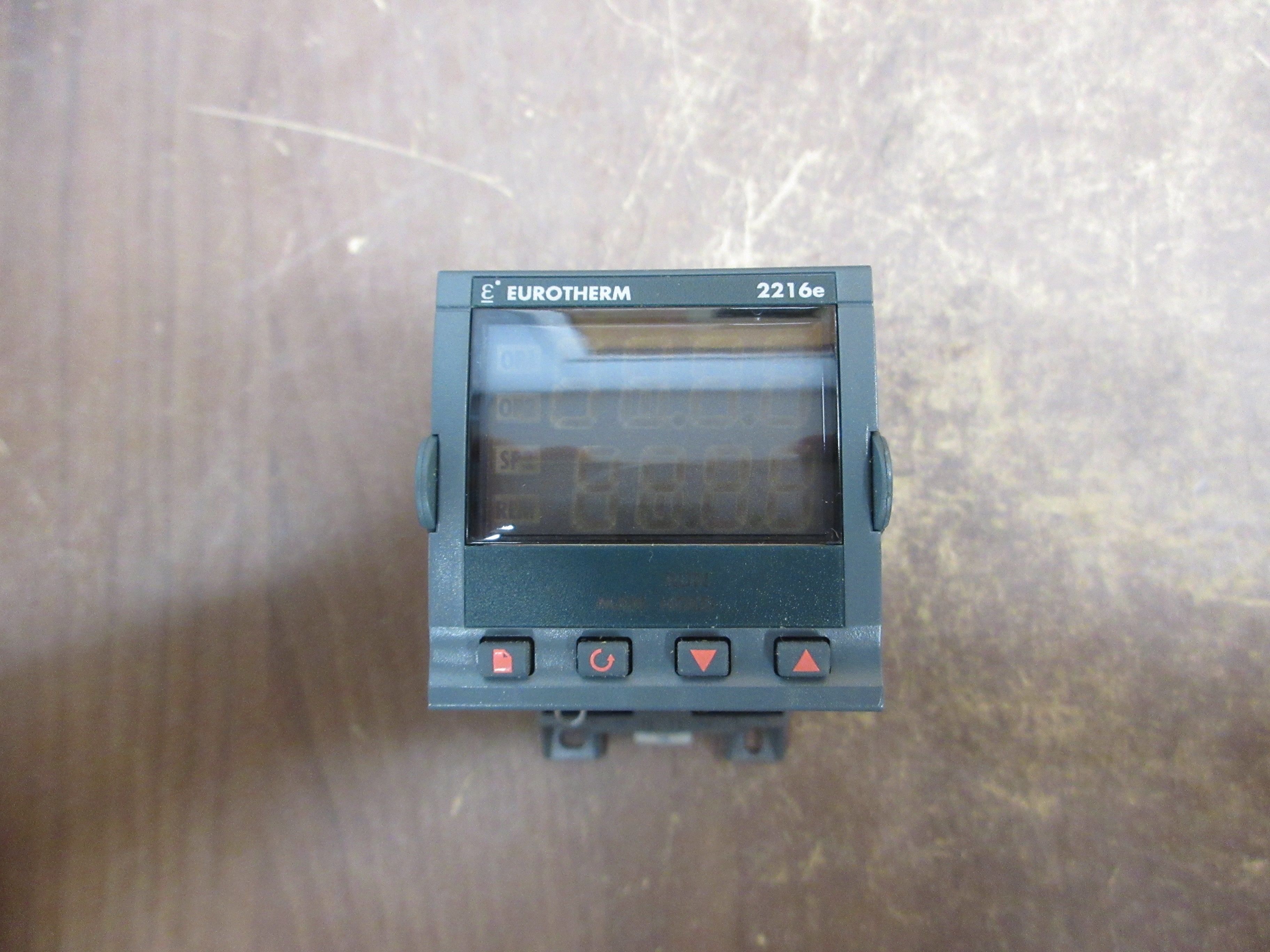 Invensys Temperature Controller 2216E/CC/VH/M2/TC/XX/2DN/ENG/XXXXX/EU0492