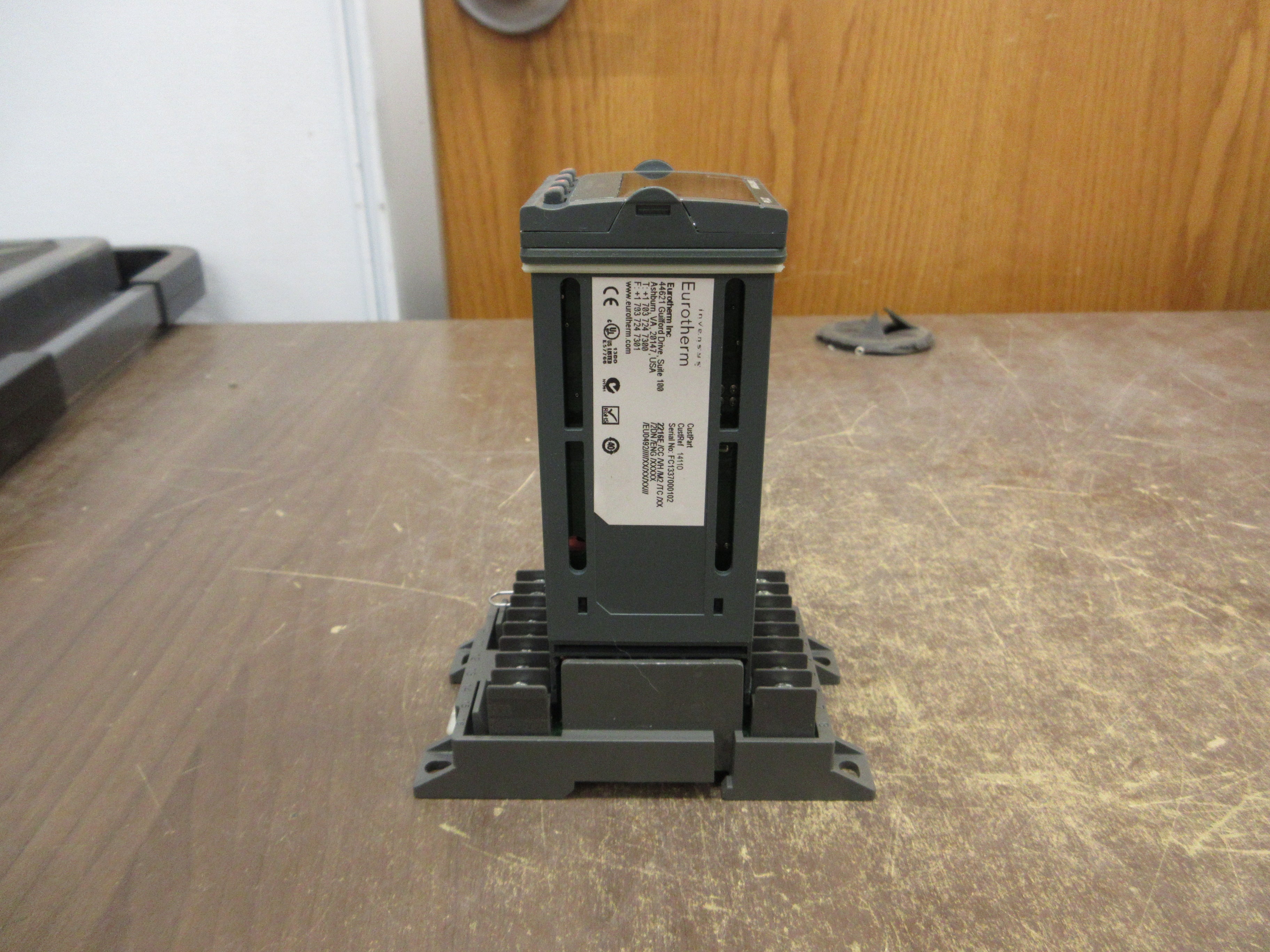 Invensys Temperature Controller 2216E/CC/VH/M2/TC/XX/2DN/ENG/XXXXX/EU0492