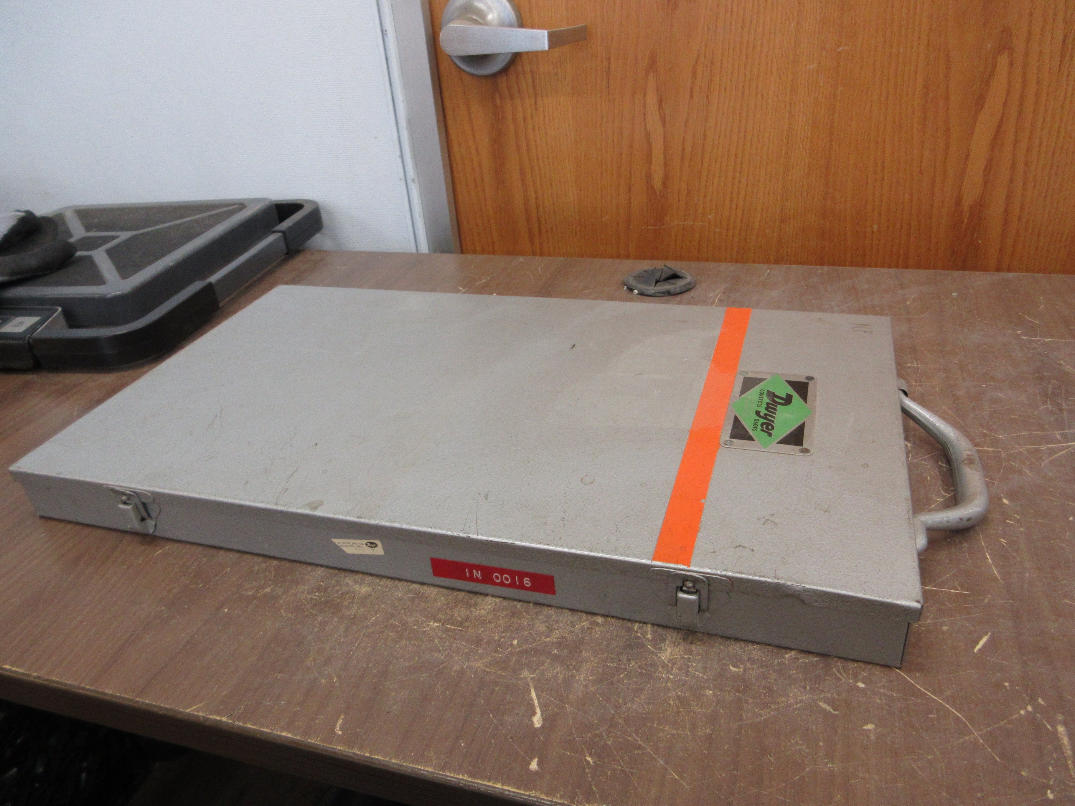 Dwyer Air Velocity Meter 400-10 Used