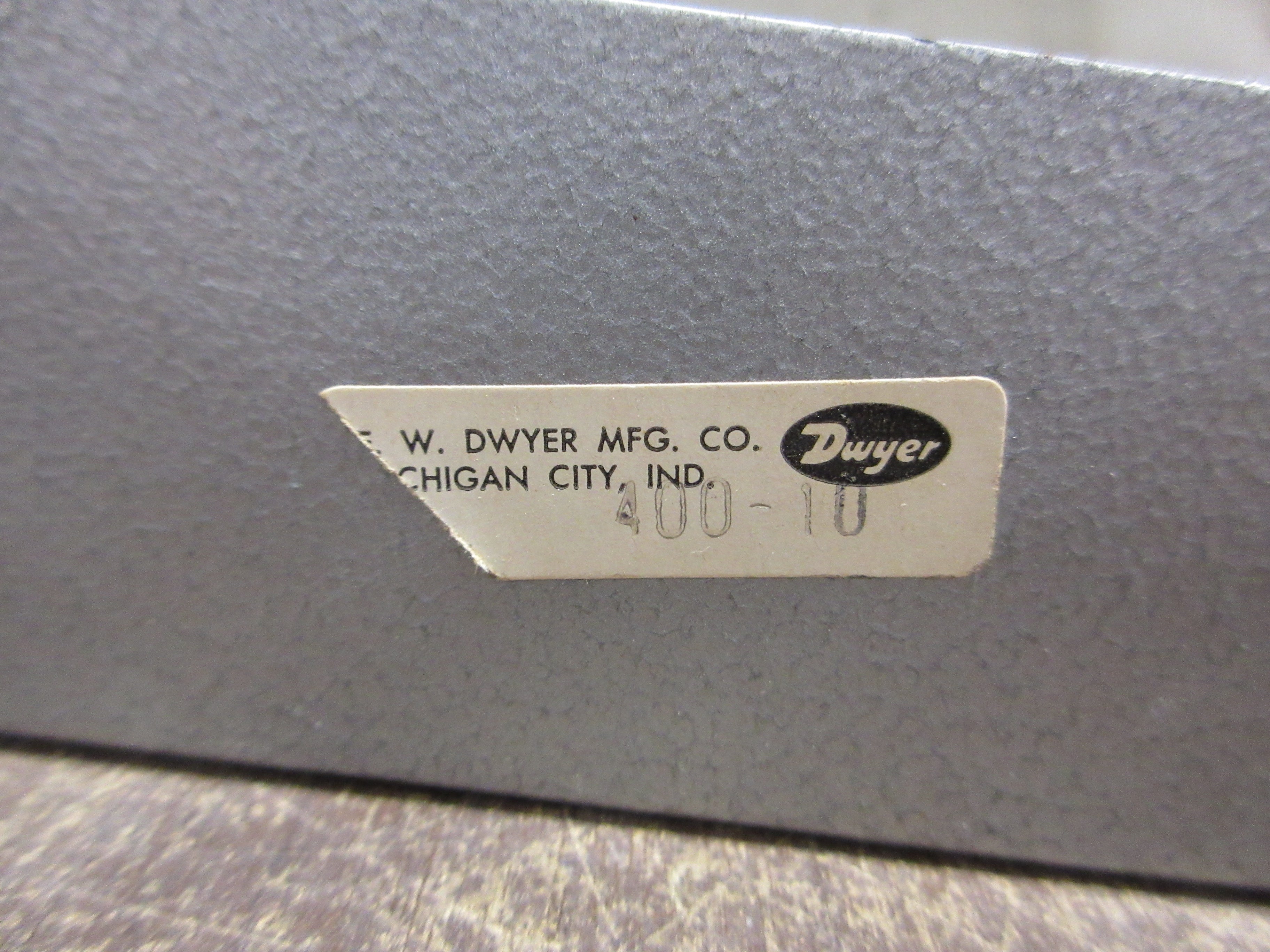 Dwyer Air Velocity Meter 400-10 Used