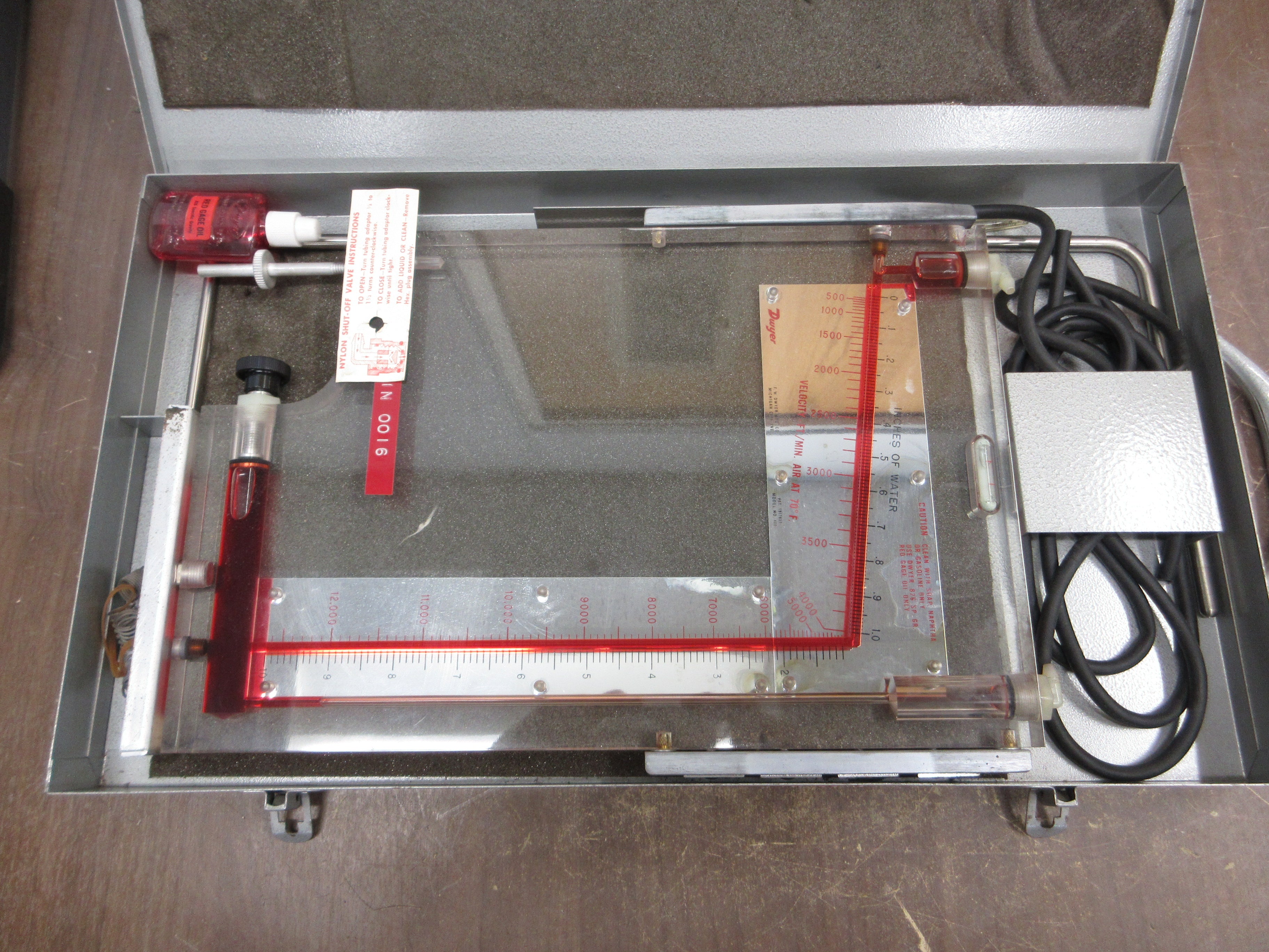 Dwyer Air Velocity Meter 400-10 Used