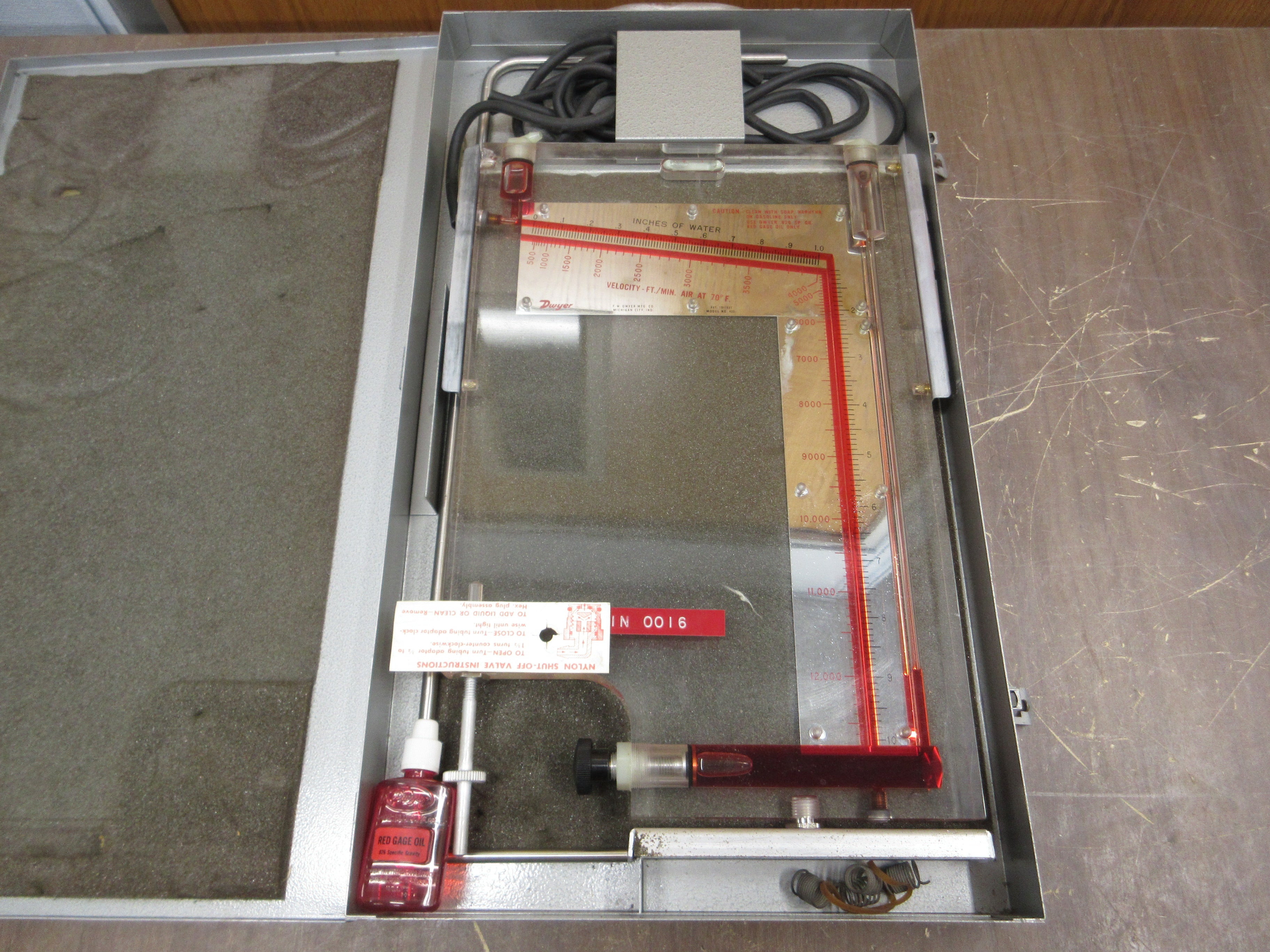 Dwyer Air Velocity Meter 400-10 Used