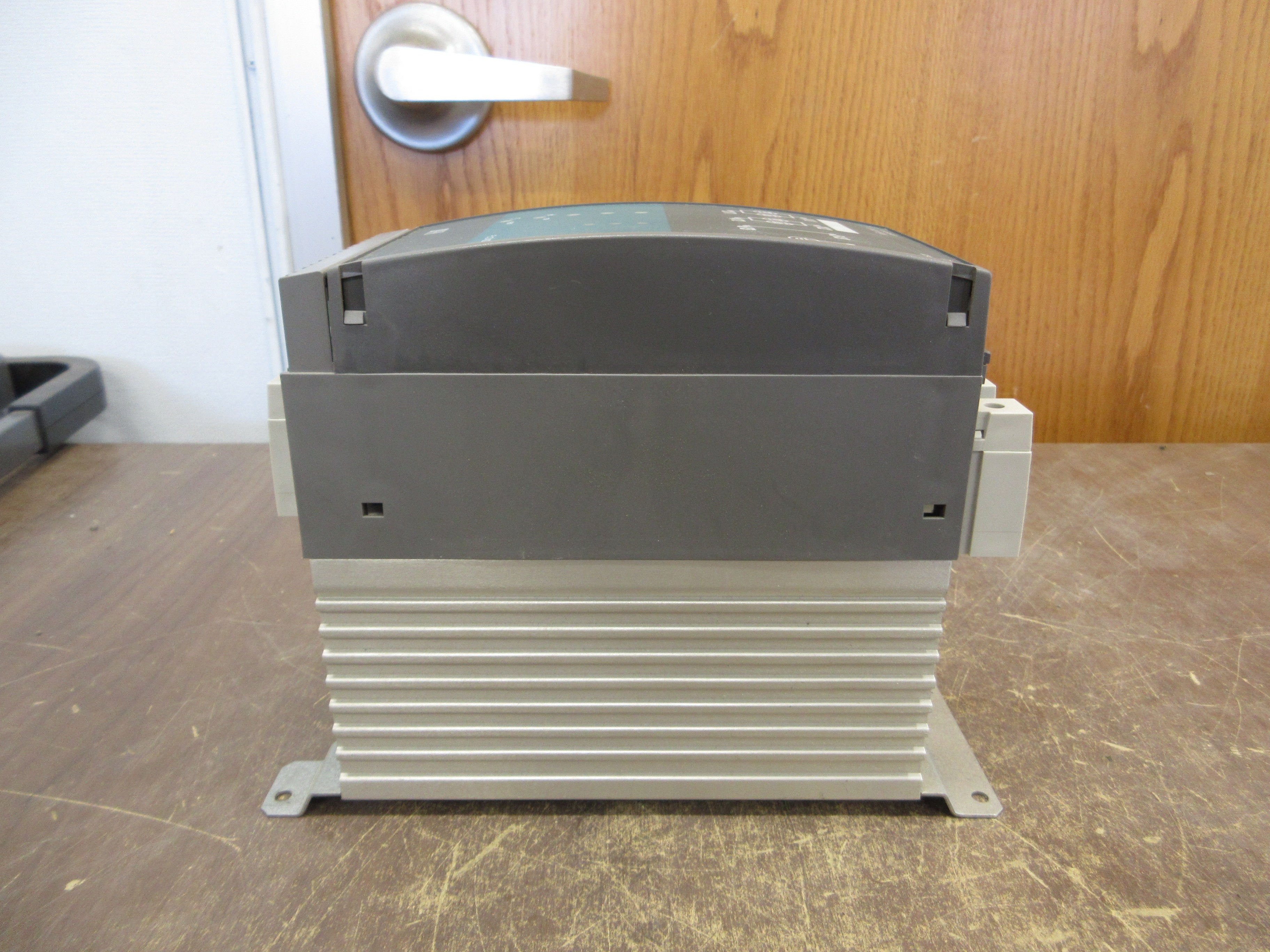 Invensys Eurotherm Solid State Relay 7200S/63A/480V/XXXX/3D/Fuse/LDC/ENG Used