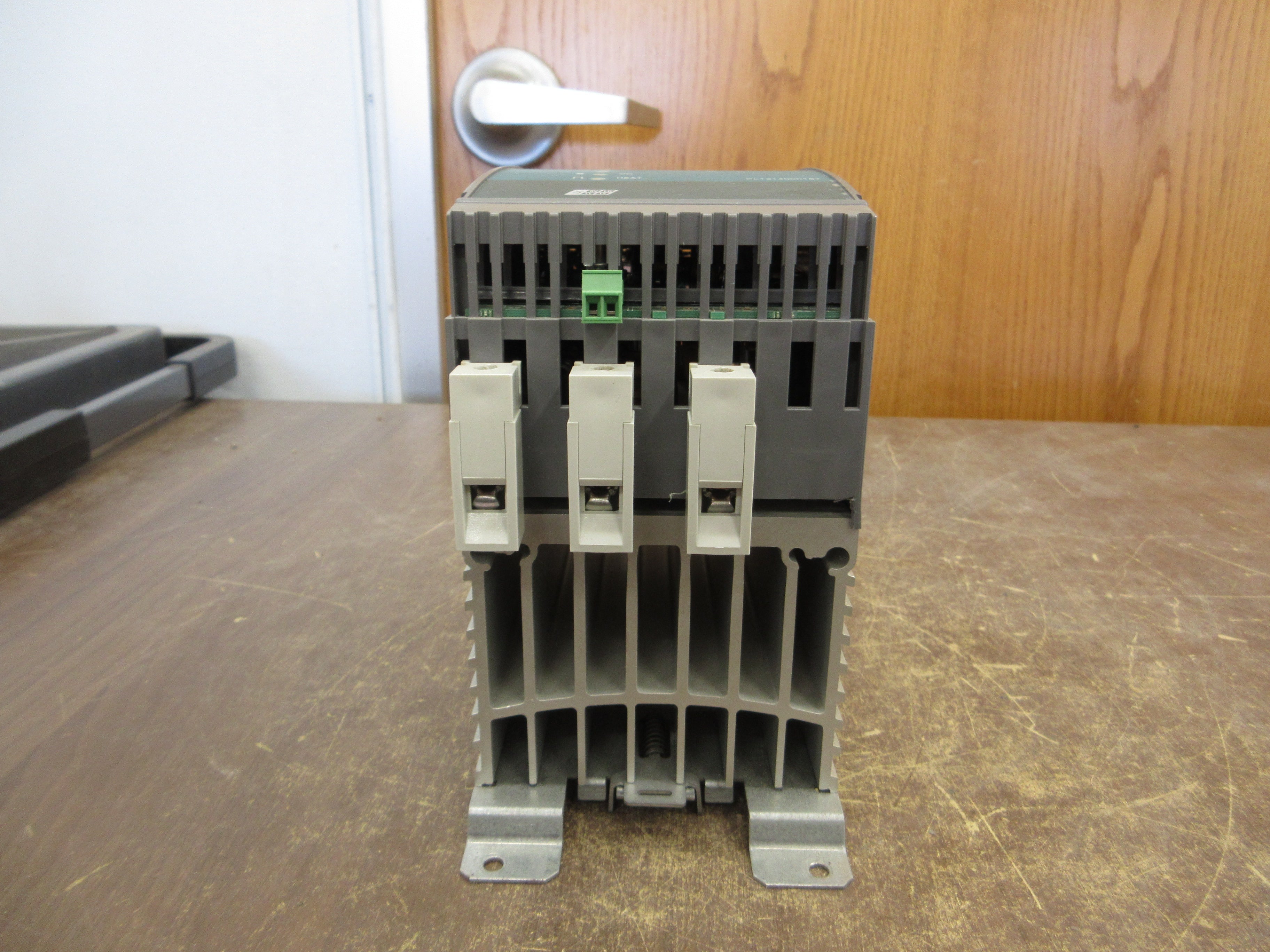 Invensys Eurotherm Solid State Relay 7200S/63A/480V/XXXX/3D/Fuse/LDC/ENG Used