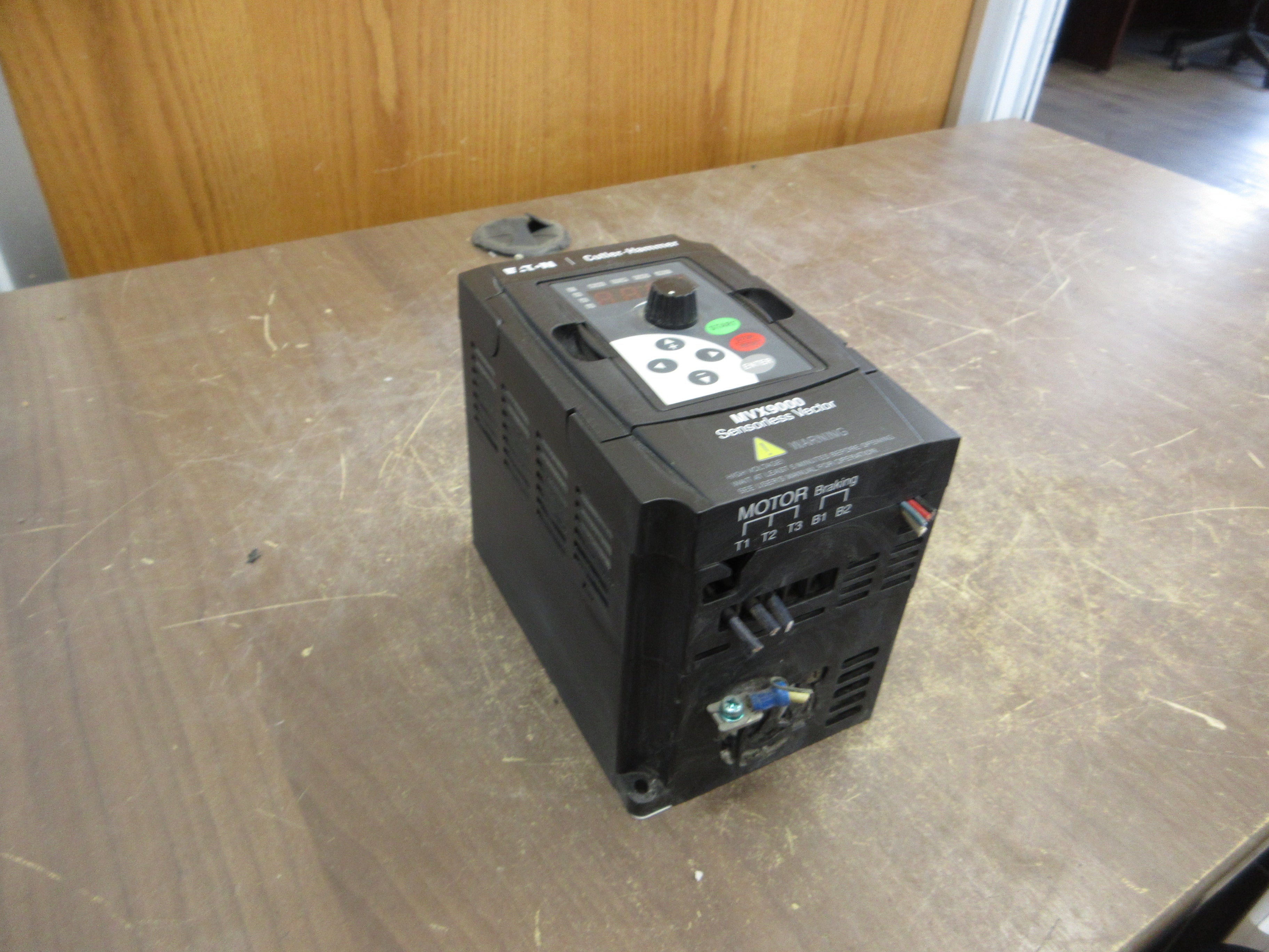 Eaton MVX9000 AC Drive MVX001A0-4 1HP 3Ph w/ Keypad Used