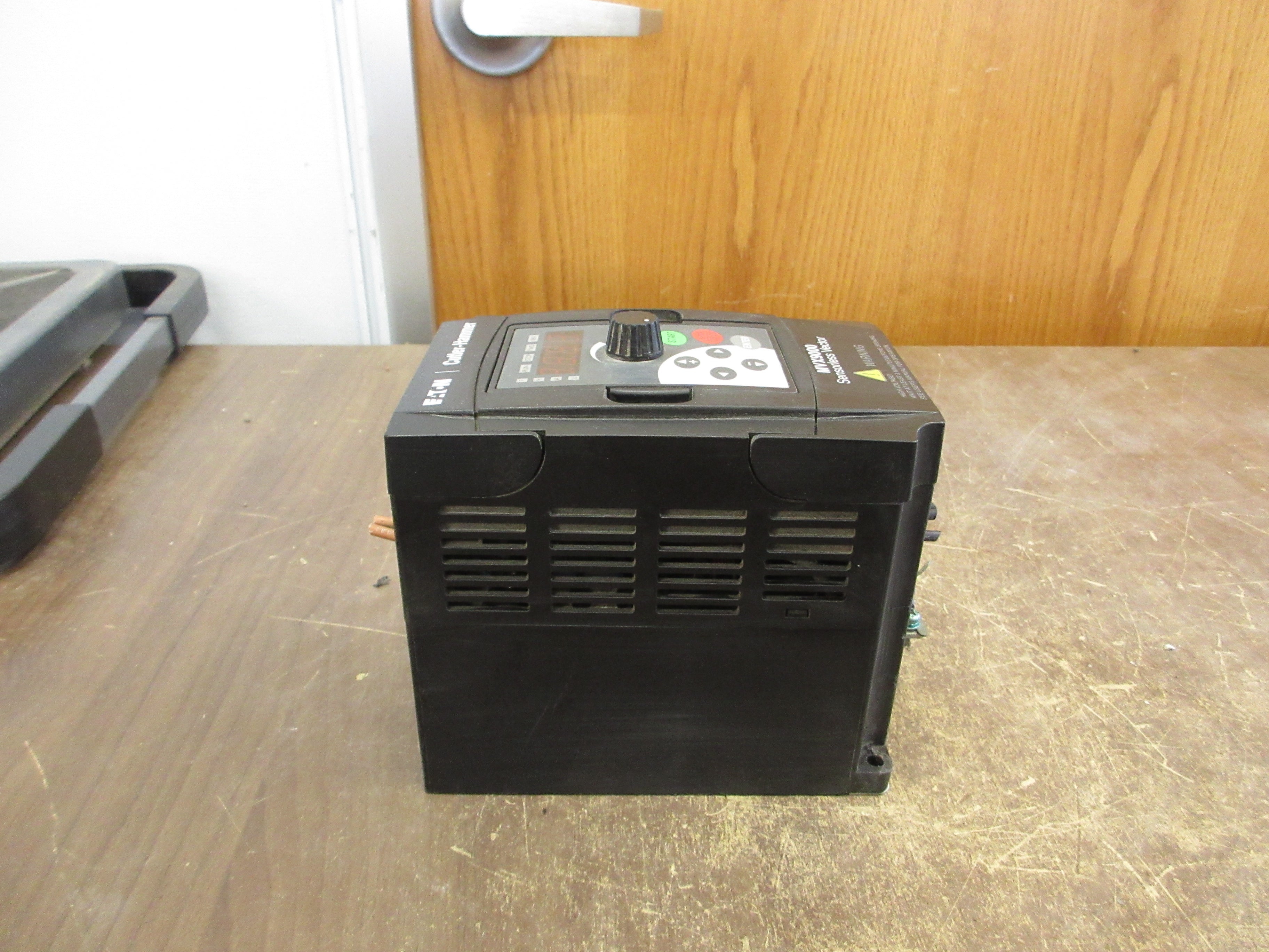 Eaton MVX9000 AC Drive MVX001A0-4 1HP 3Ph w/ Keypad Used