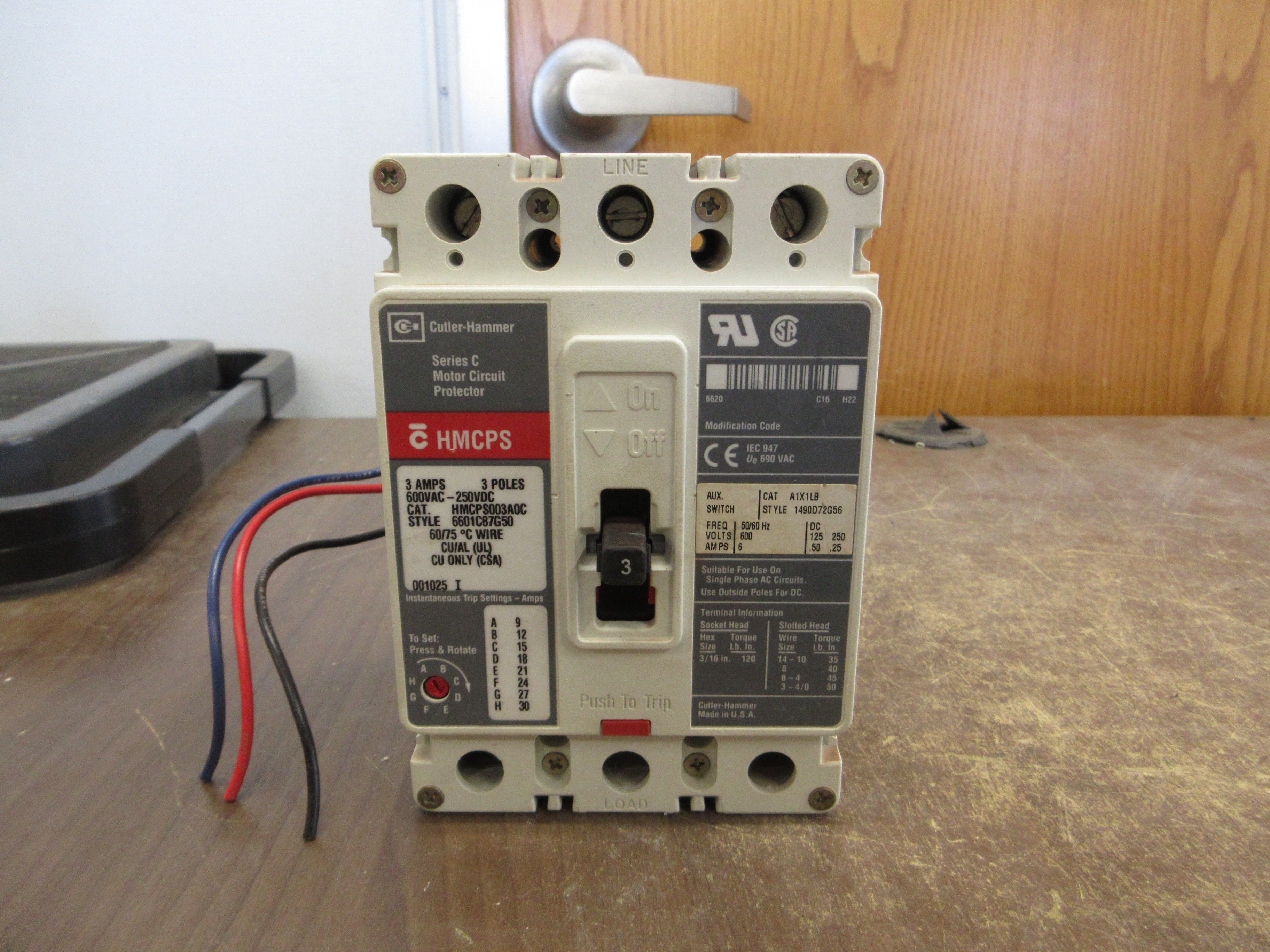 Cutler-Hammer Circuit Breaker HMCPS003A0C 3A 600V 3P Used
