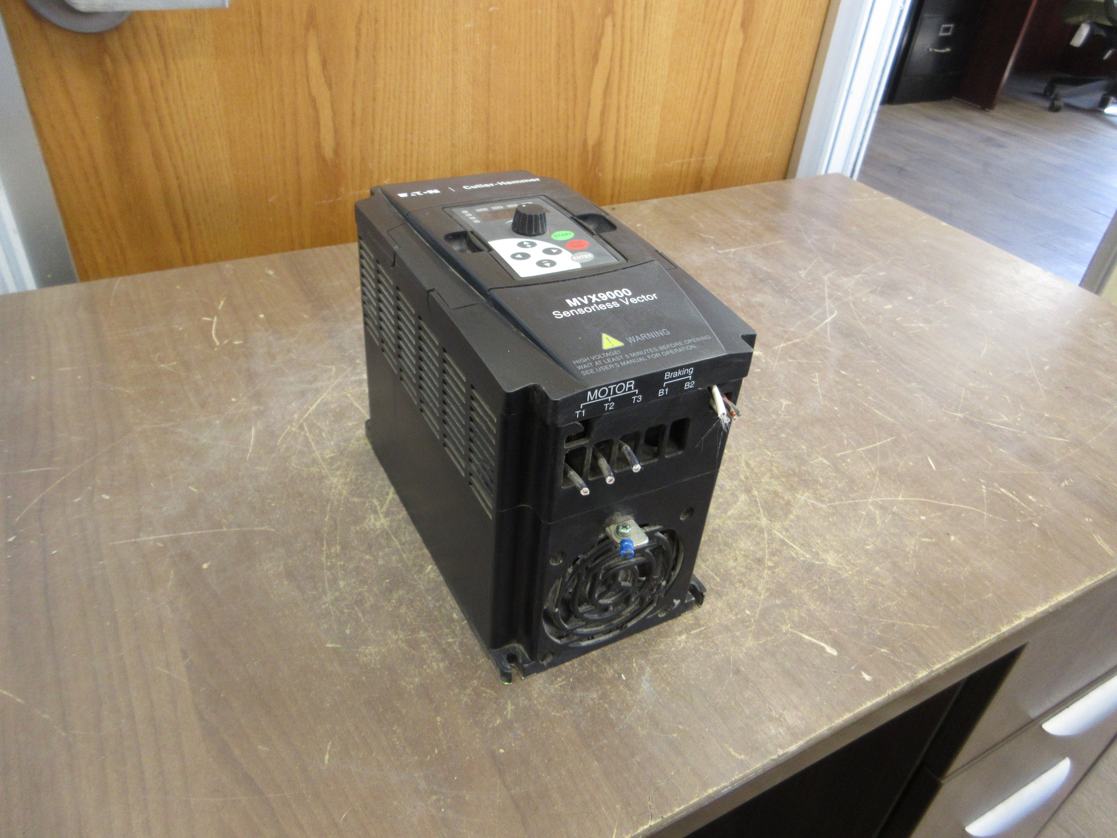 Eaton MVX9000 AC Drive MVX007A0-4 7.5HP 3Ph w/ Keypad Used