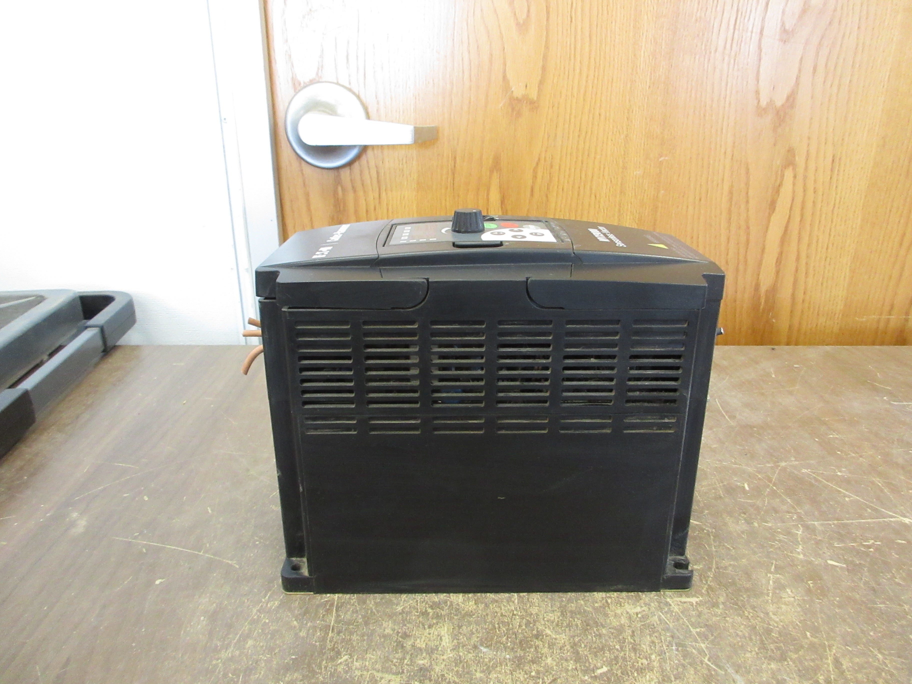 Eaton MVX9000 AC Drive MVX005A0-4 5HP 3Ph w/ Keypad Used