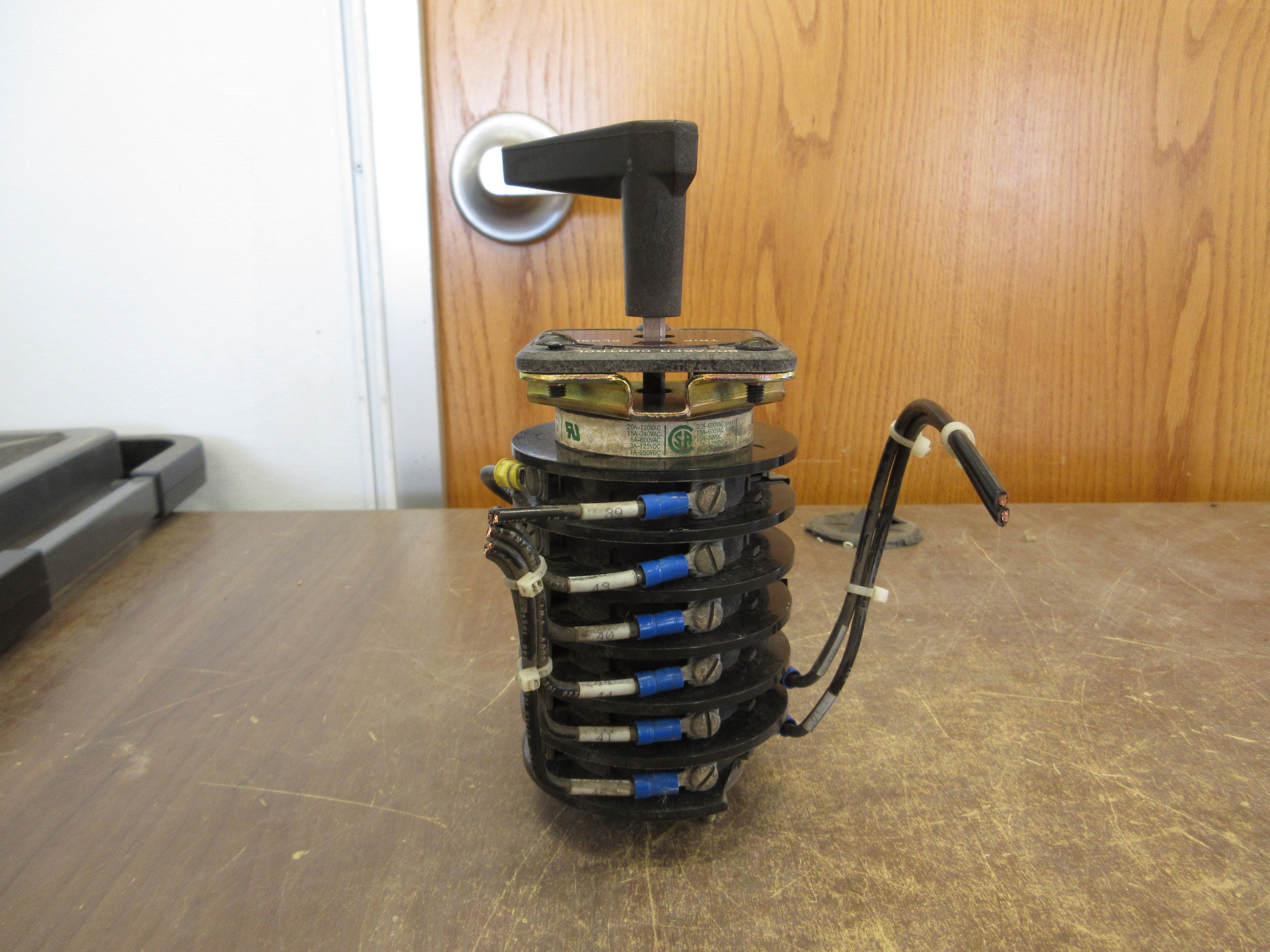 Electroswitch Series 24 Breaker Control Rotary Switch 2412C *Broken Insulator*