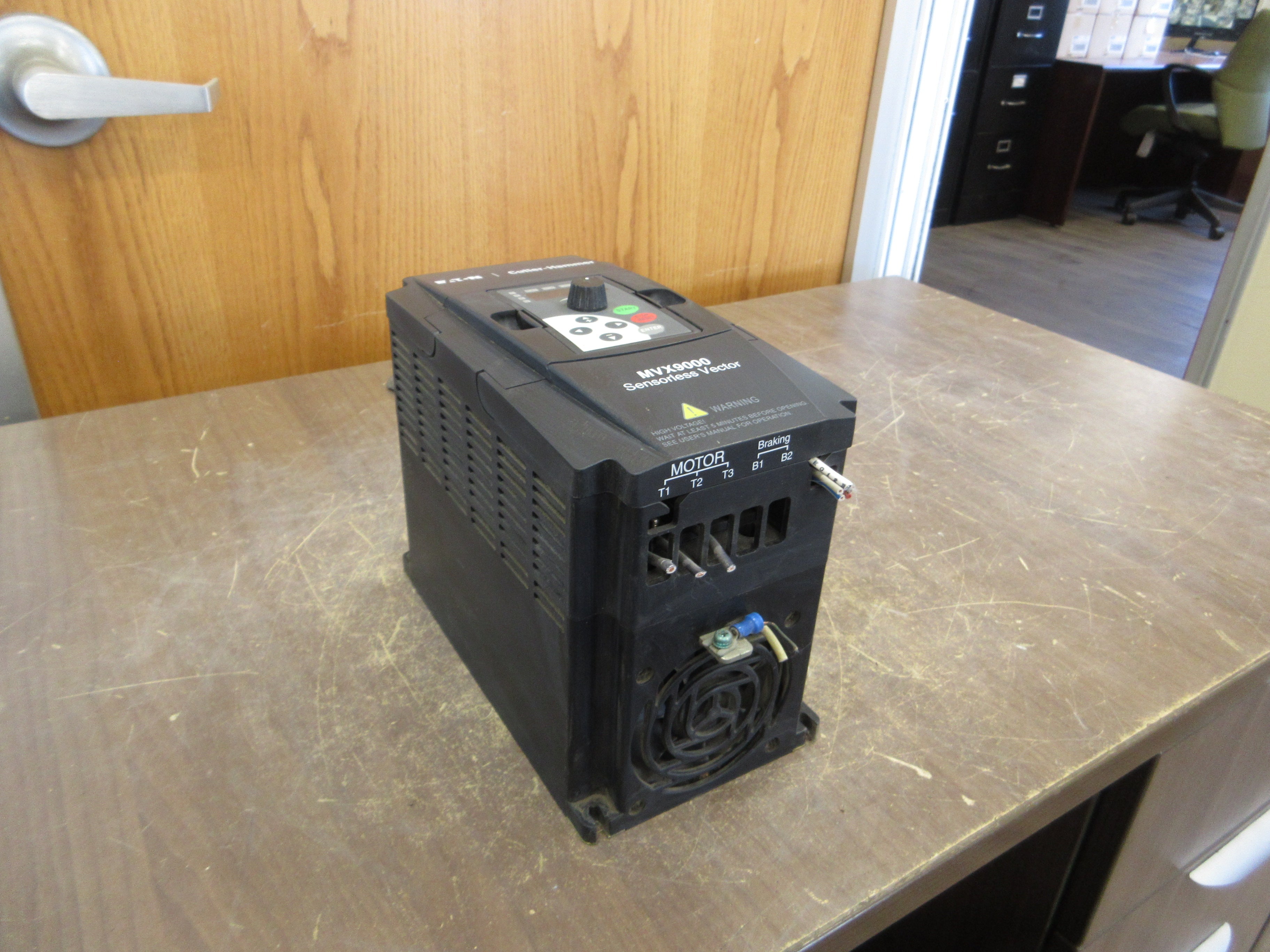 Eaton MVX9000 AC Drive MVX010A0-4 10HP 3Ph w/ Keypad Used