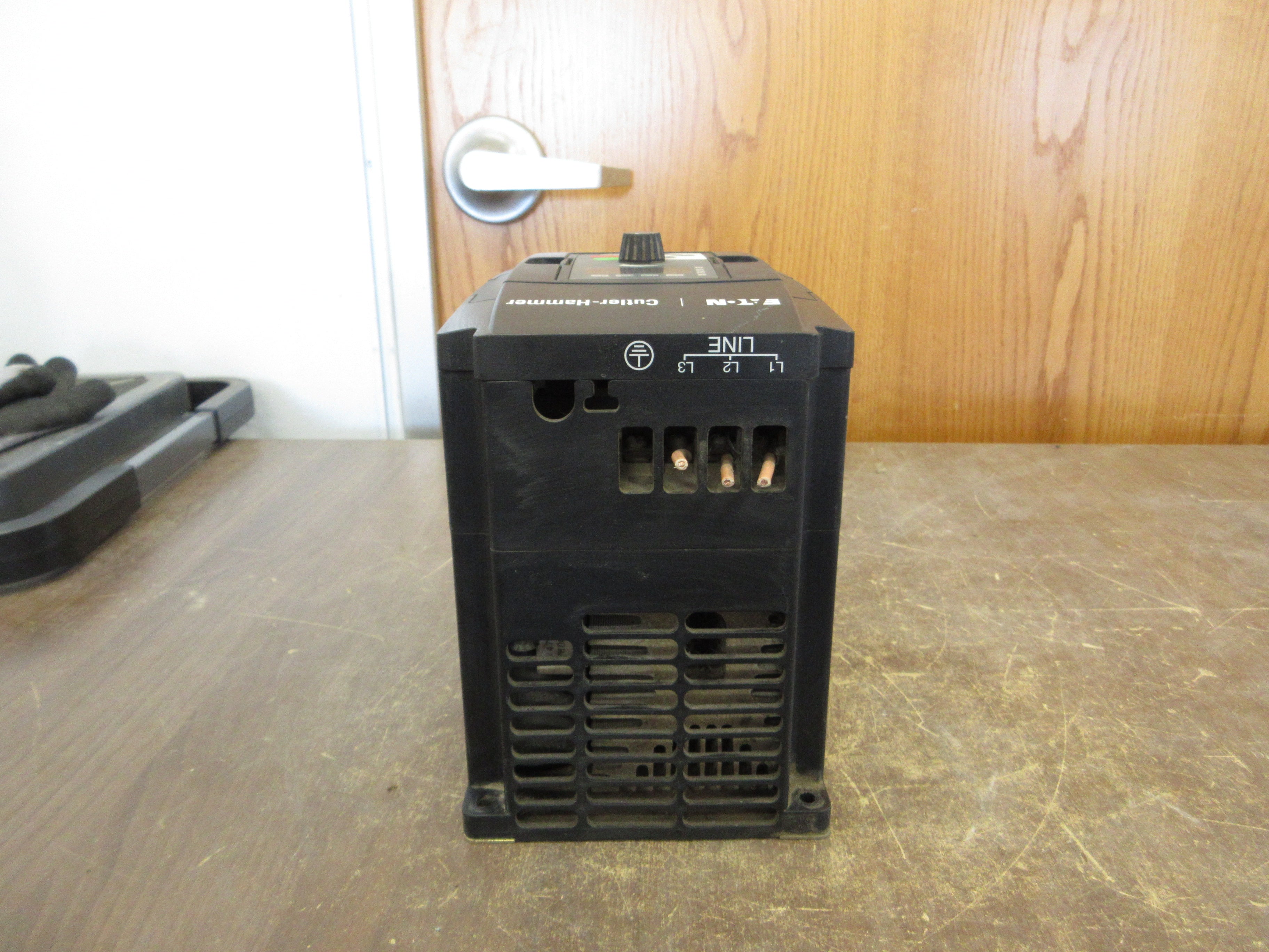 Eaton MVX9000 AC Drive MVX010A0-4 10HP 3Ph w/ Keypad Used