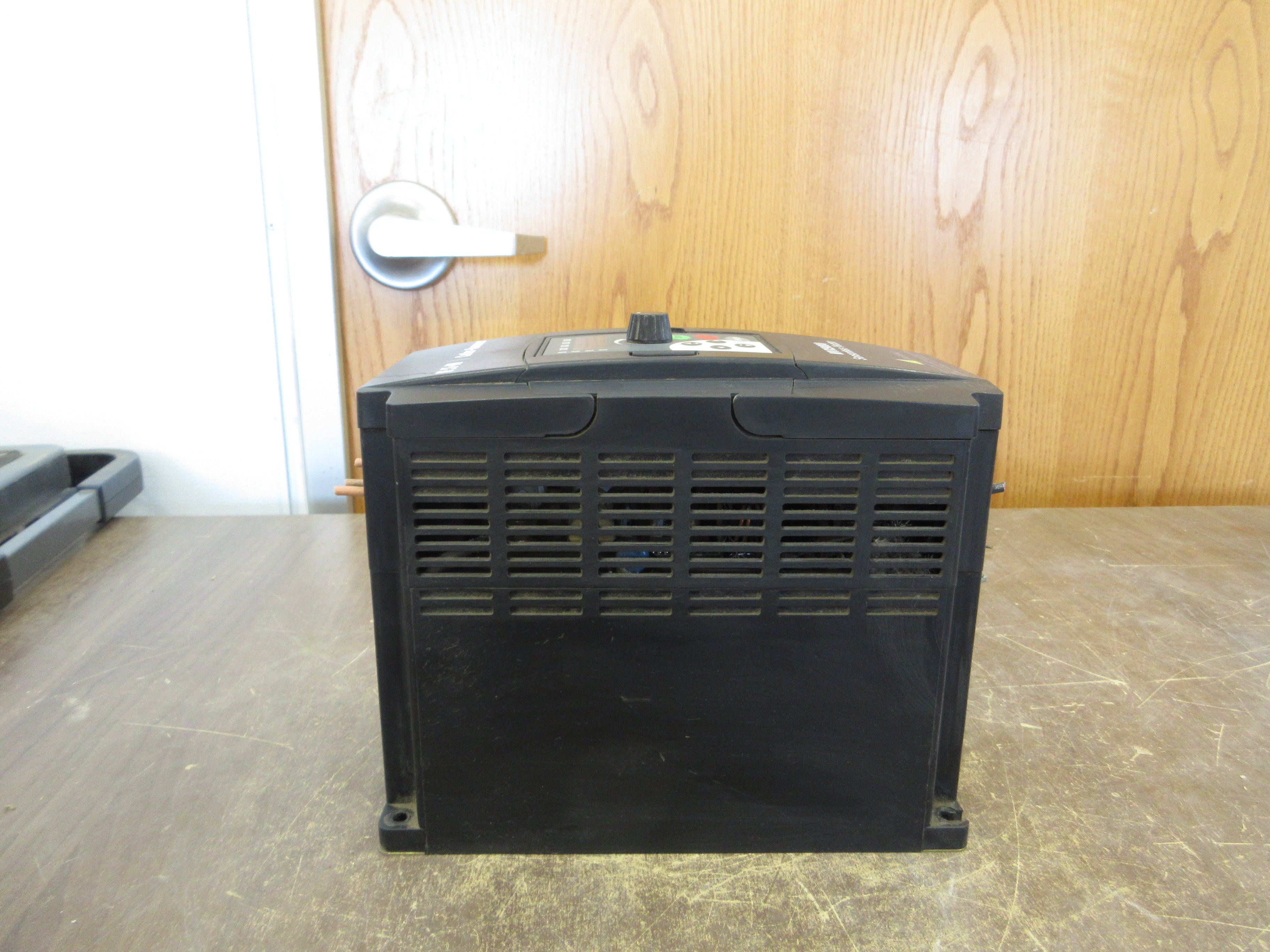 Eaton MVX9000 AC Drive MVX010A0-4 10HP 3Ph w/ Keypad Used