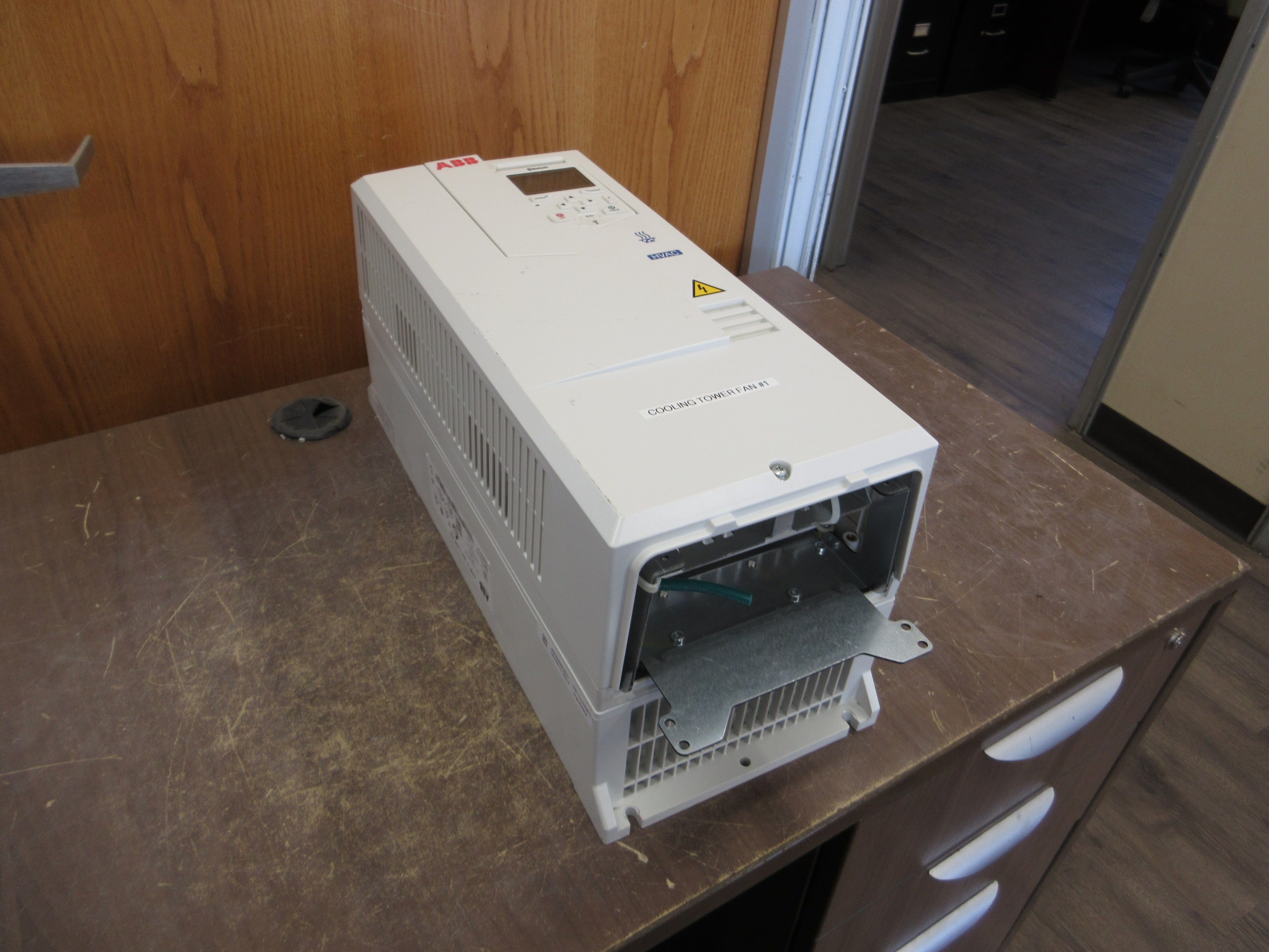 ABB ACH580 AC Drive ACH580-01-034A-4+0J400+P922 25HP 3Ph w/ Keypad Used