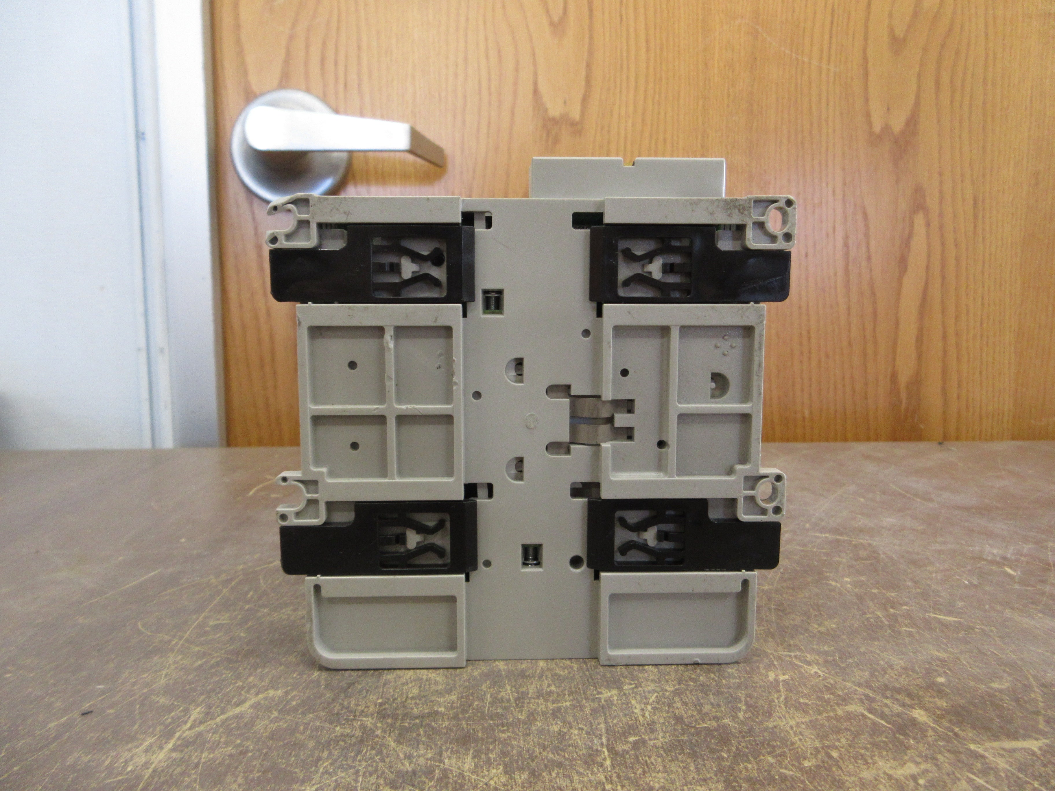 Allen-Bradley Power Supply 1768-PA3 Ser. A *Cracked Vent* *Bent Mounting Foot*