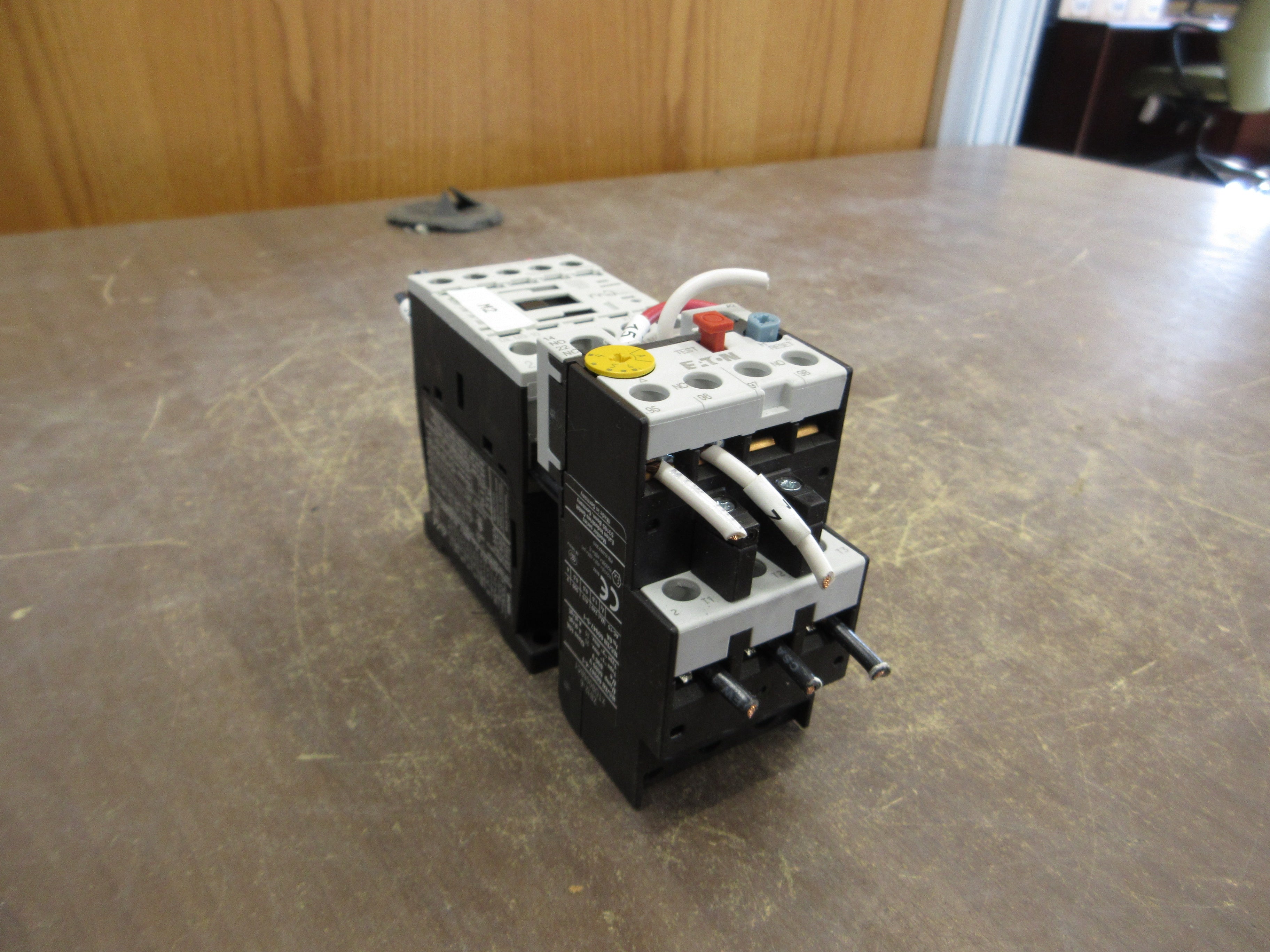 Eaton Starter DIL M9-10 XTCE009B10 / ZB12-6 XTOB006BC1 120V Coil Trip: 4-6A Used