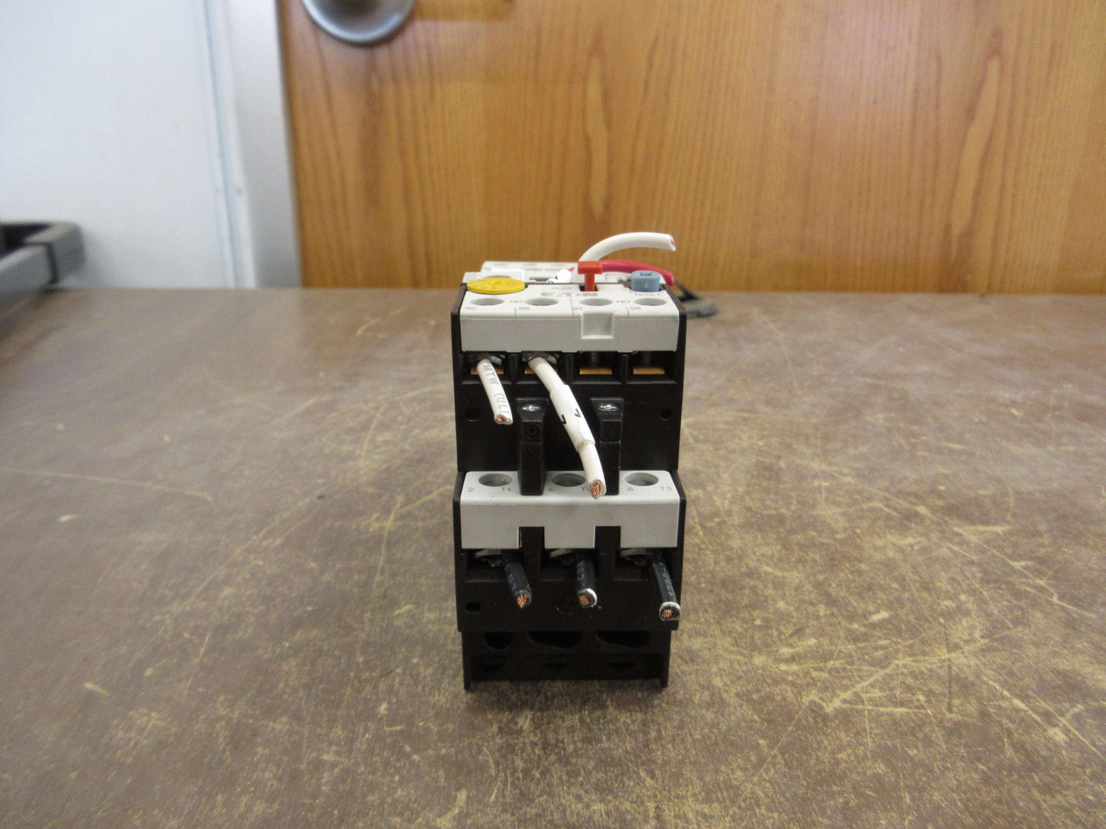 Eaton Starter DIL M9-10 XTCE009B10 / ZB12-6 XTOB006BC1 120V Coil Trip: 4-6A Used