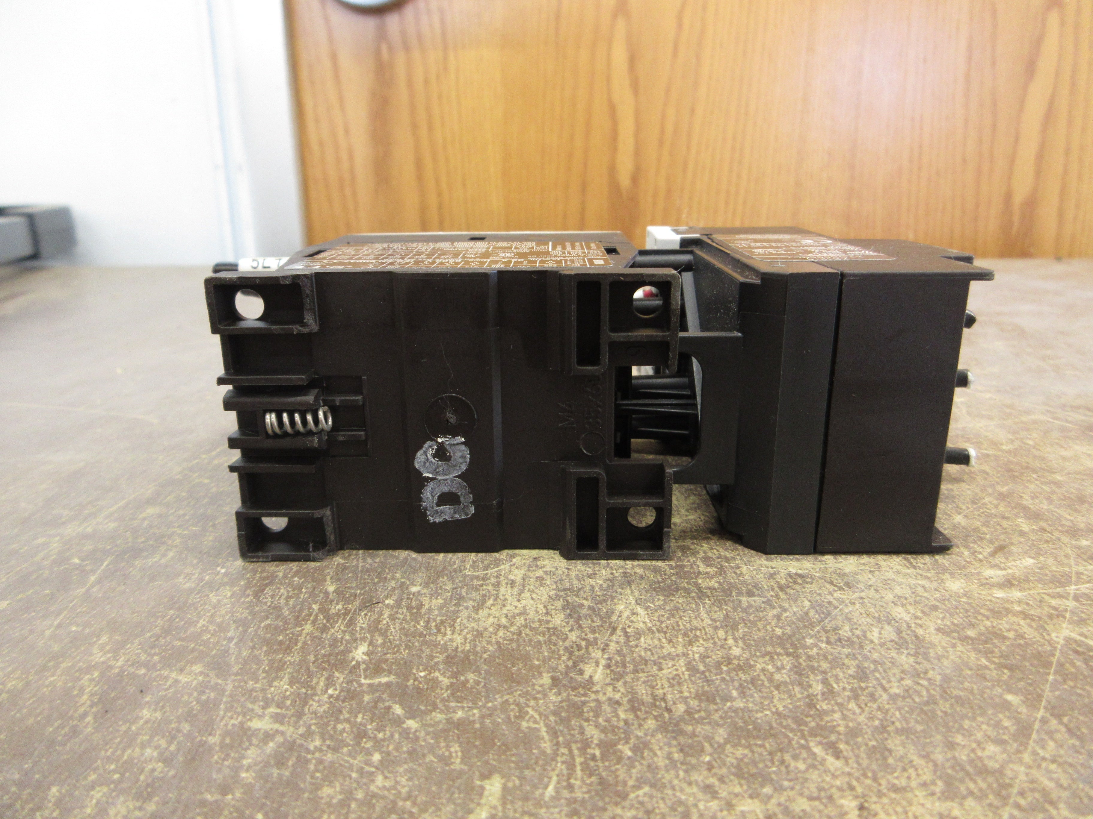 Eaton Starter DIL M9-10 XTCE009B10 / ZB12-6 XTOB006BC1 120V Coil Trip: 4-6A Used
