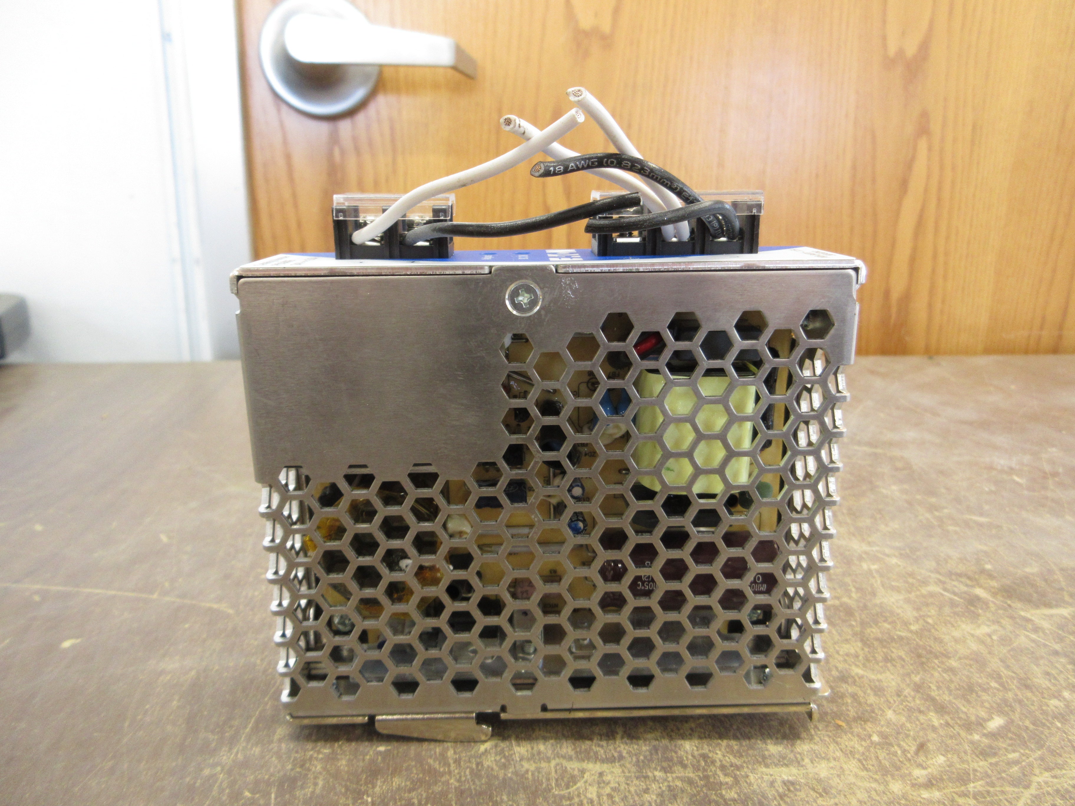 Eaton Power Supply PSG60E-A1 Input: 100-240V 1.5A 50/60Hz Output: 24V 2.5A Used