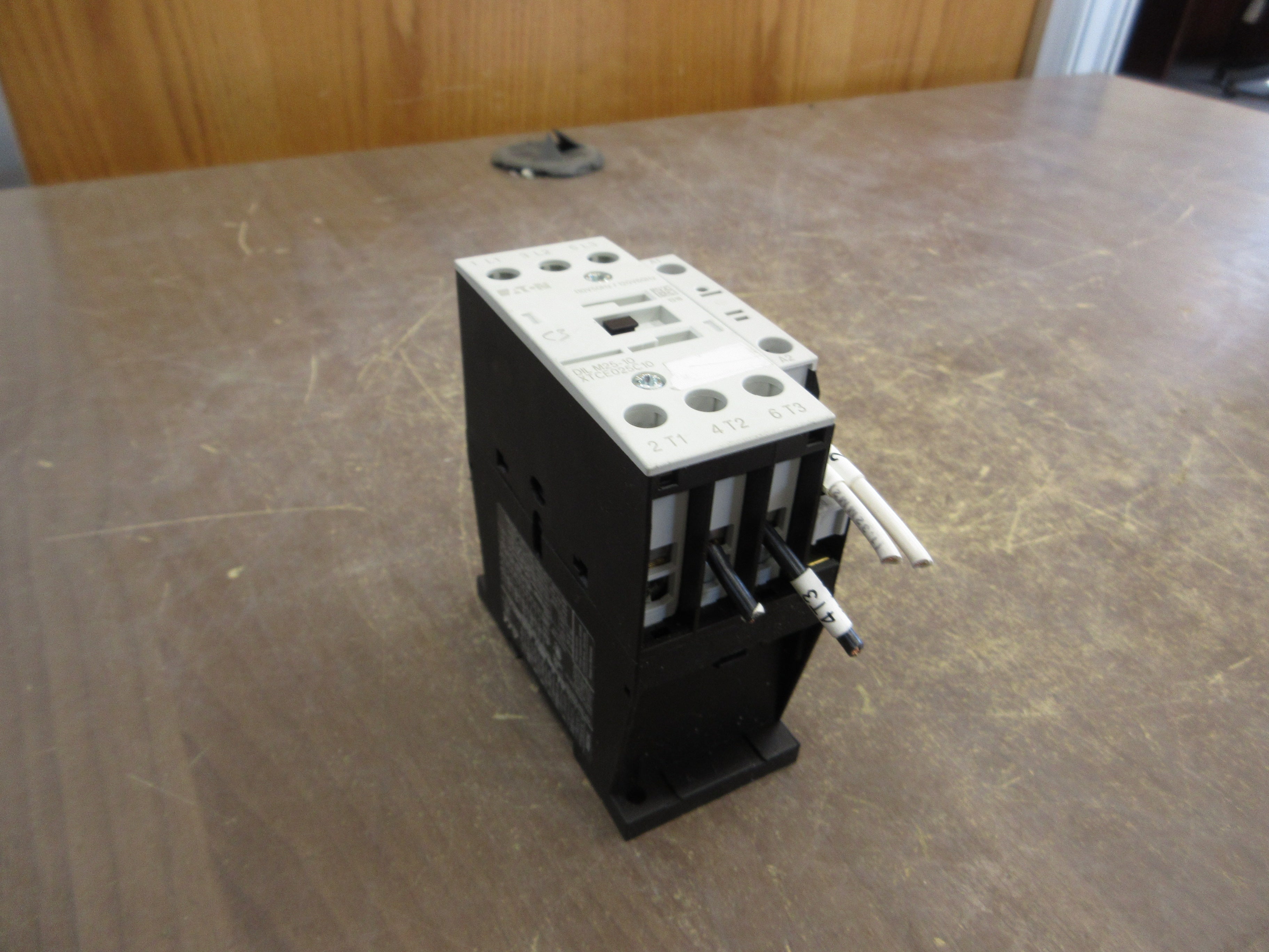 Eaton Contactor DIL M25-10 XTCE025C10 120V Coil Used