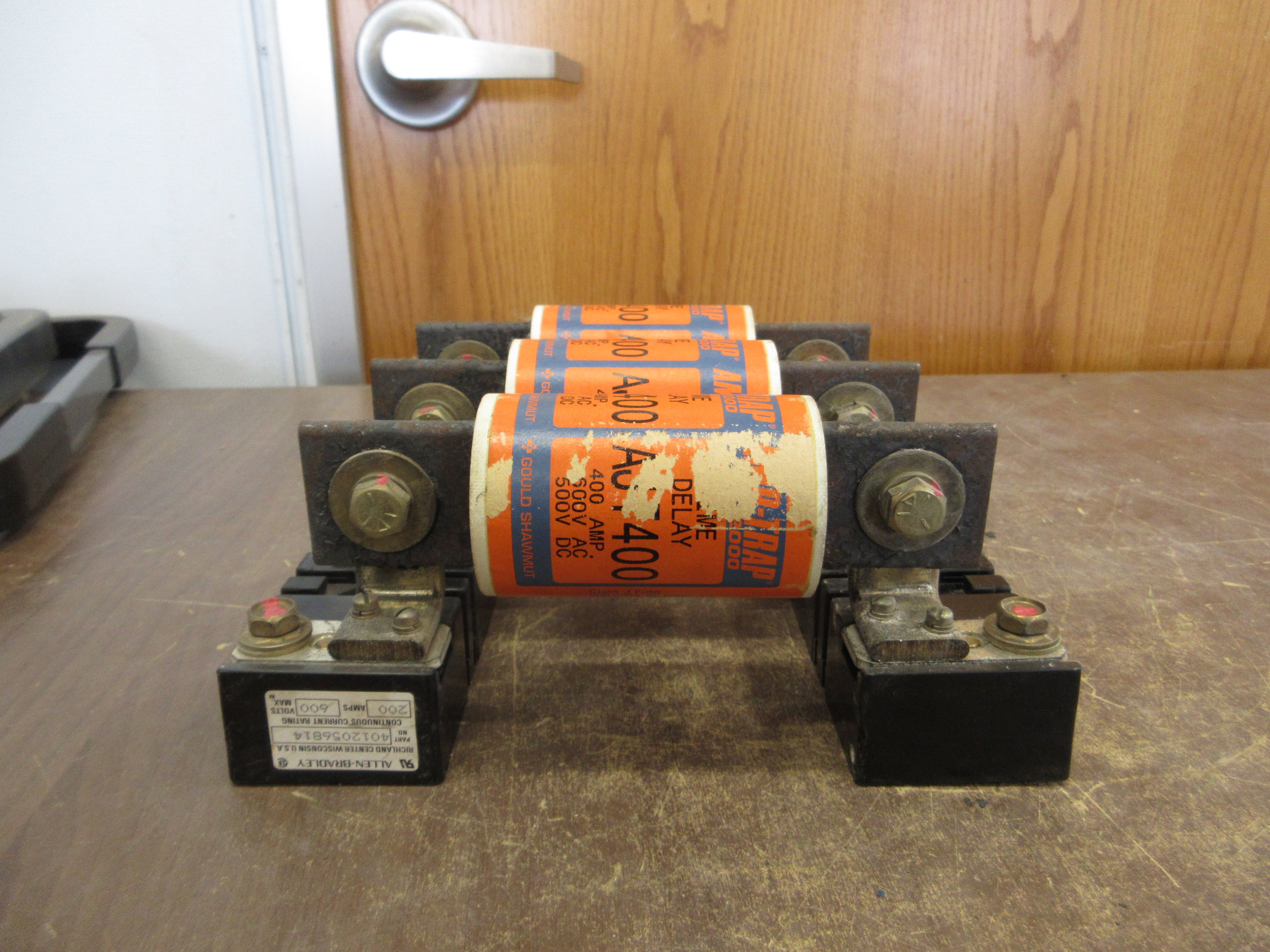 Allen-Bradley Fuseholder w/ Fuses 4012056814 200A 600V 3P w/ (3) 400A Fuses Used