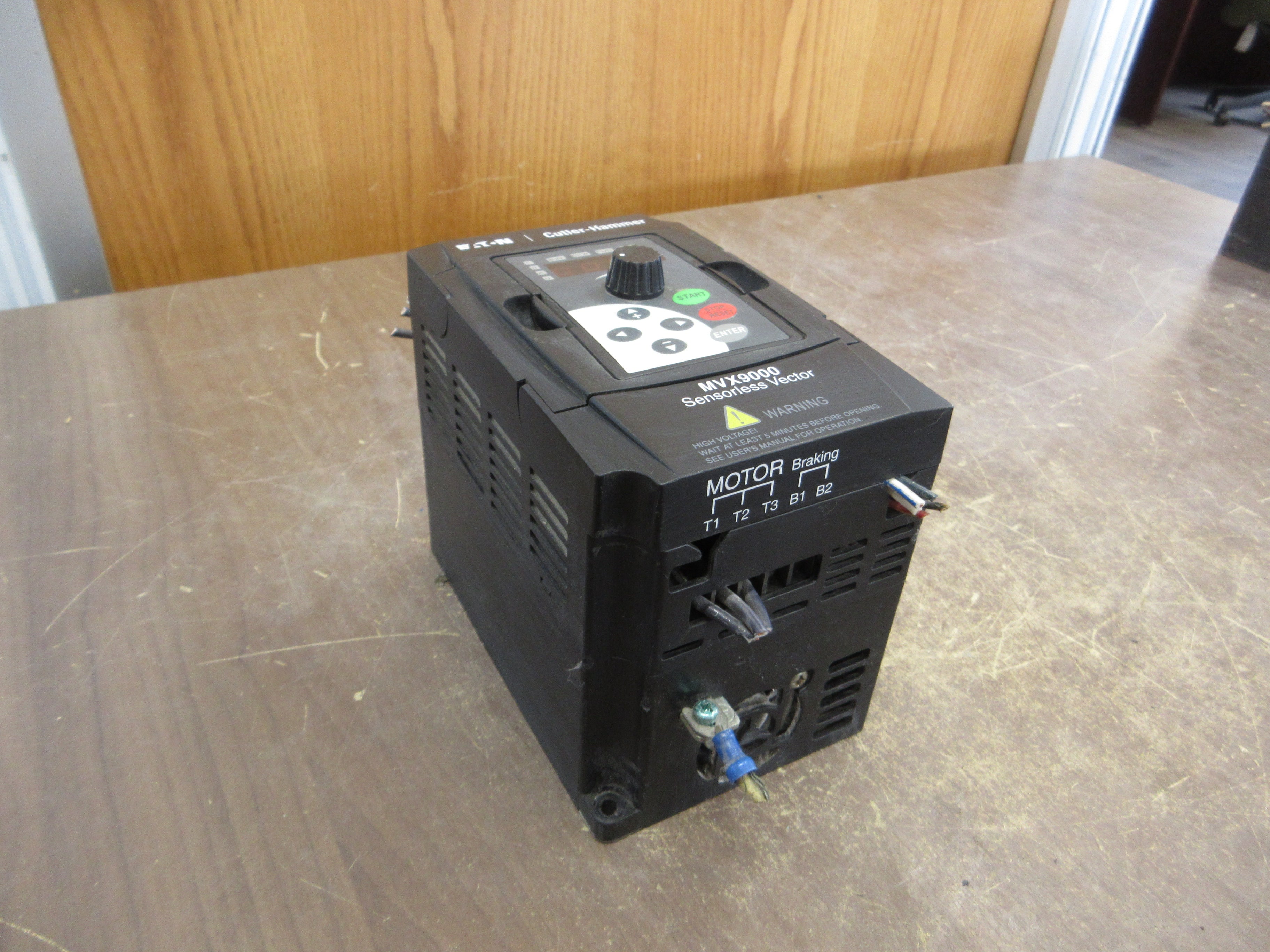 Eaton MVX9000 AC Drive MVX002A0-4 2HP 3Ph w/ Keypad Used