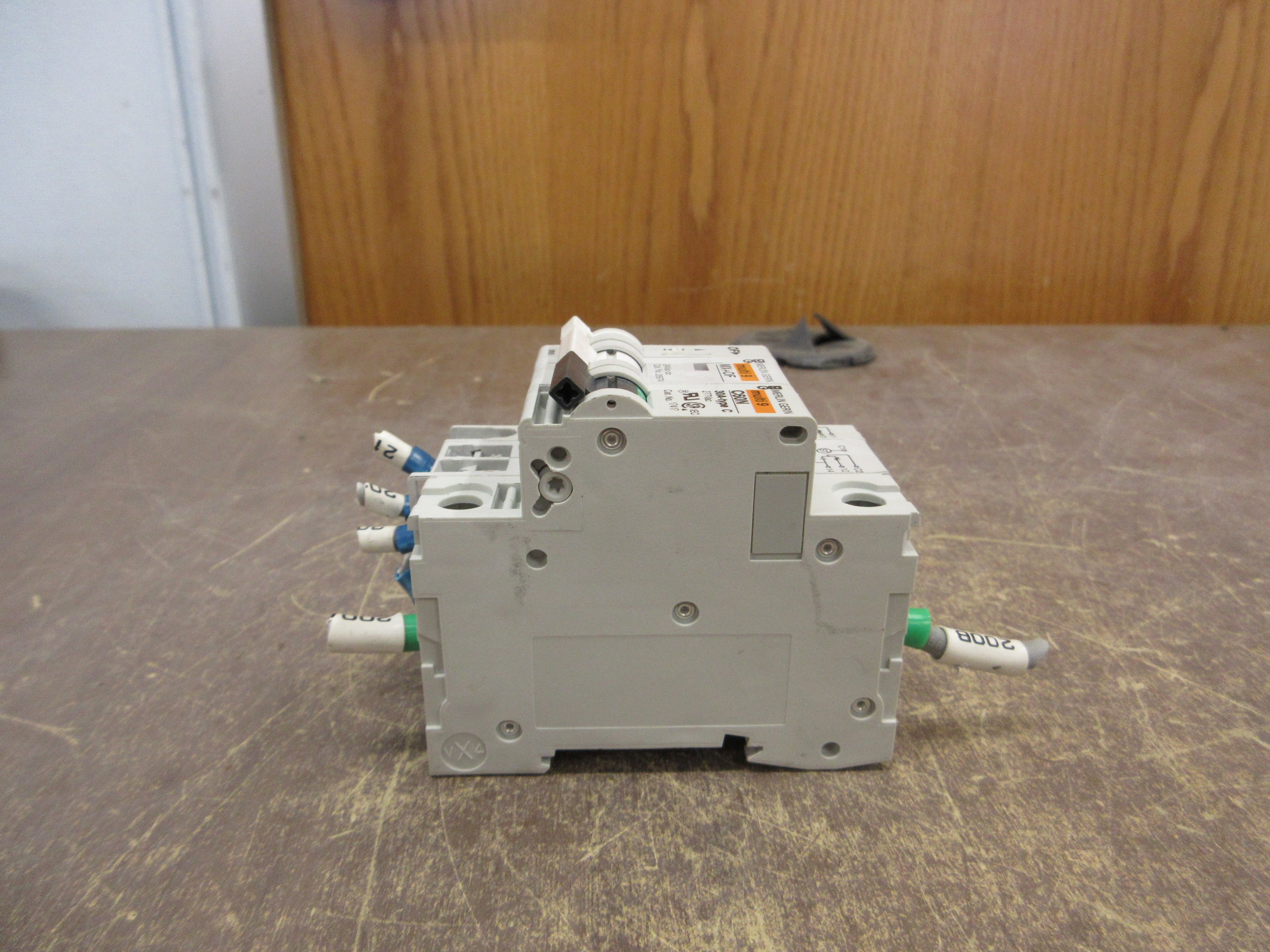 Merlin Gerin Multi 9 C60N Circuit Breaker 17417 30A 277V 1P w/ (2) Adder Poles