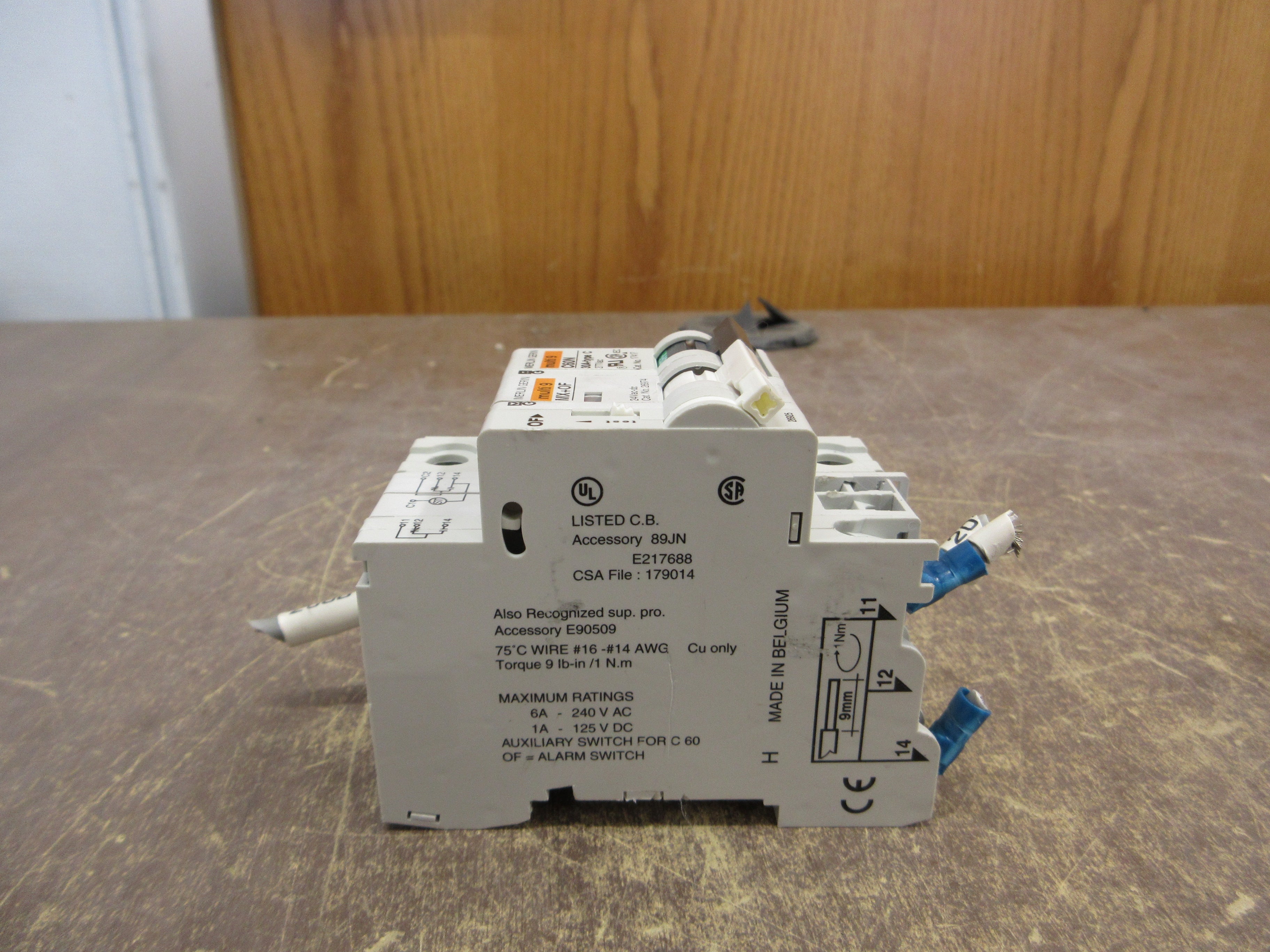 Merlin Gerin Multi 9 C60N Circuit Breaker 17417 30A 277V 1P w/ (2) Adder Poles