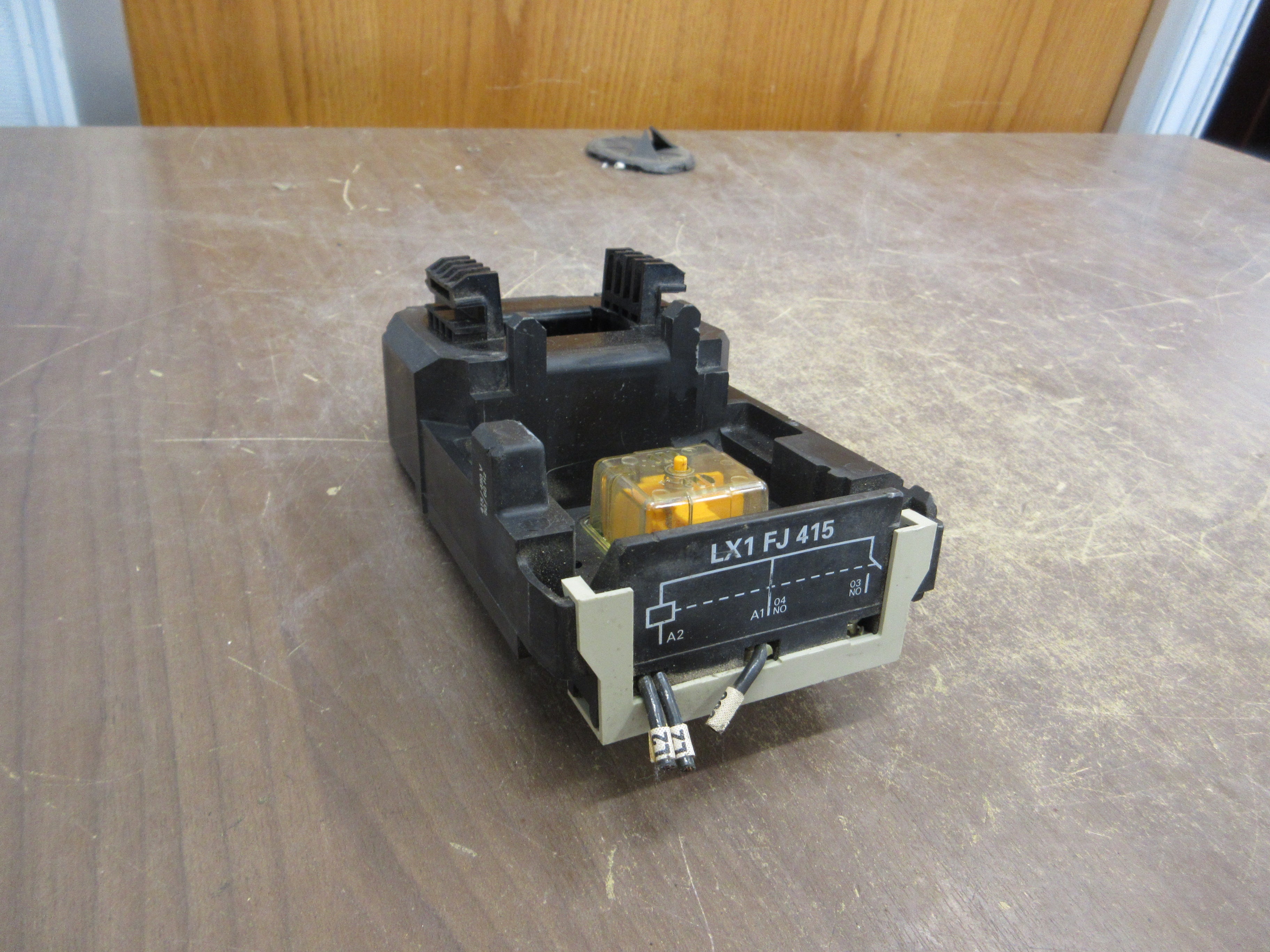 Telemecanique Magnetic Coil LX1 FJ 415 415-480V *Broken Corner Mount* Used