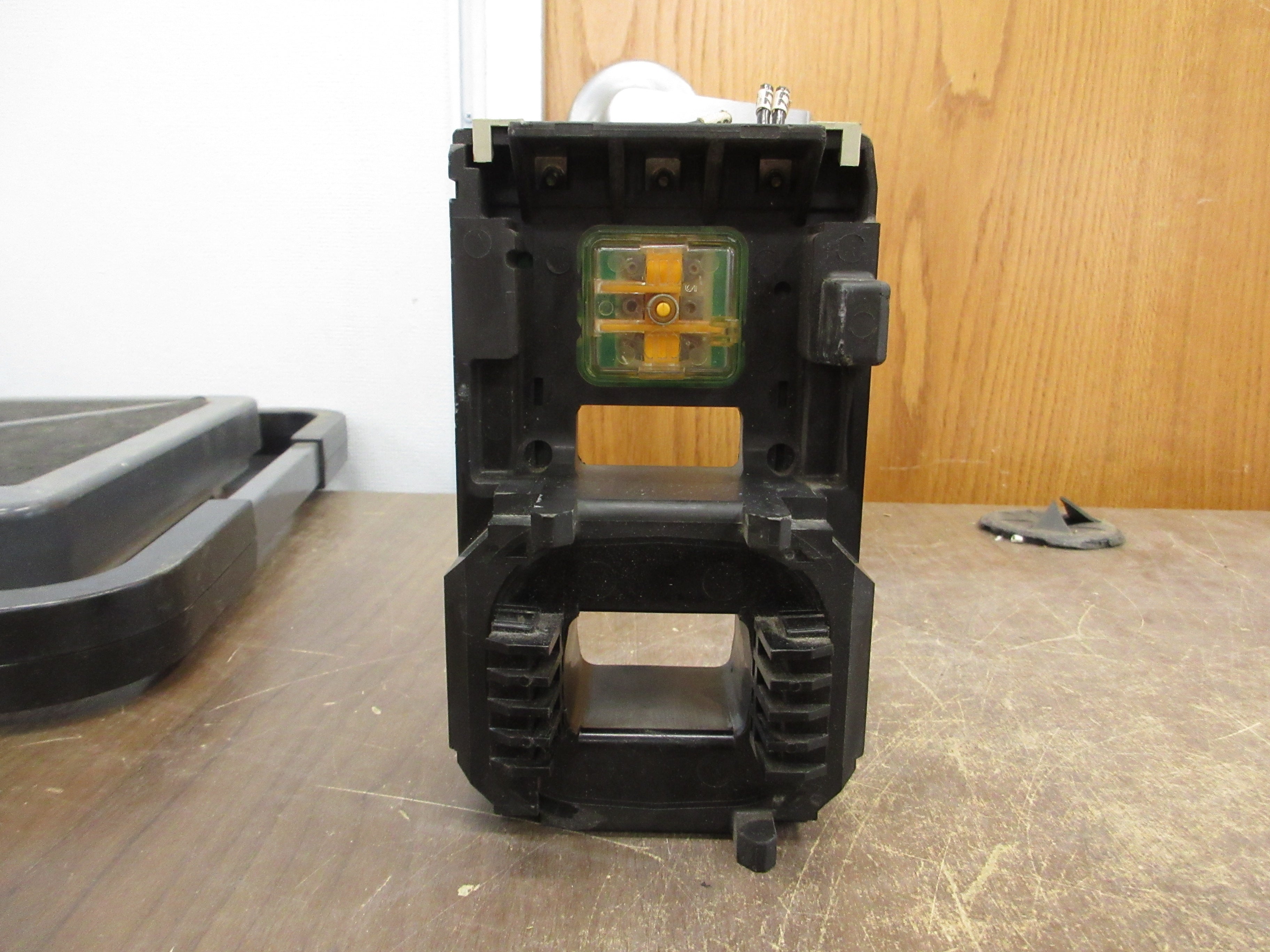 Telemecanique Magnetic Coil LX1 FJ 415 415-480V *Broken Corner Mount* Used