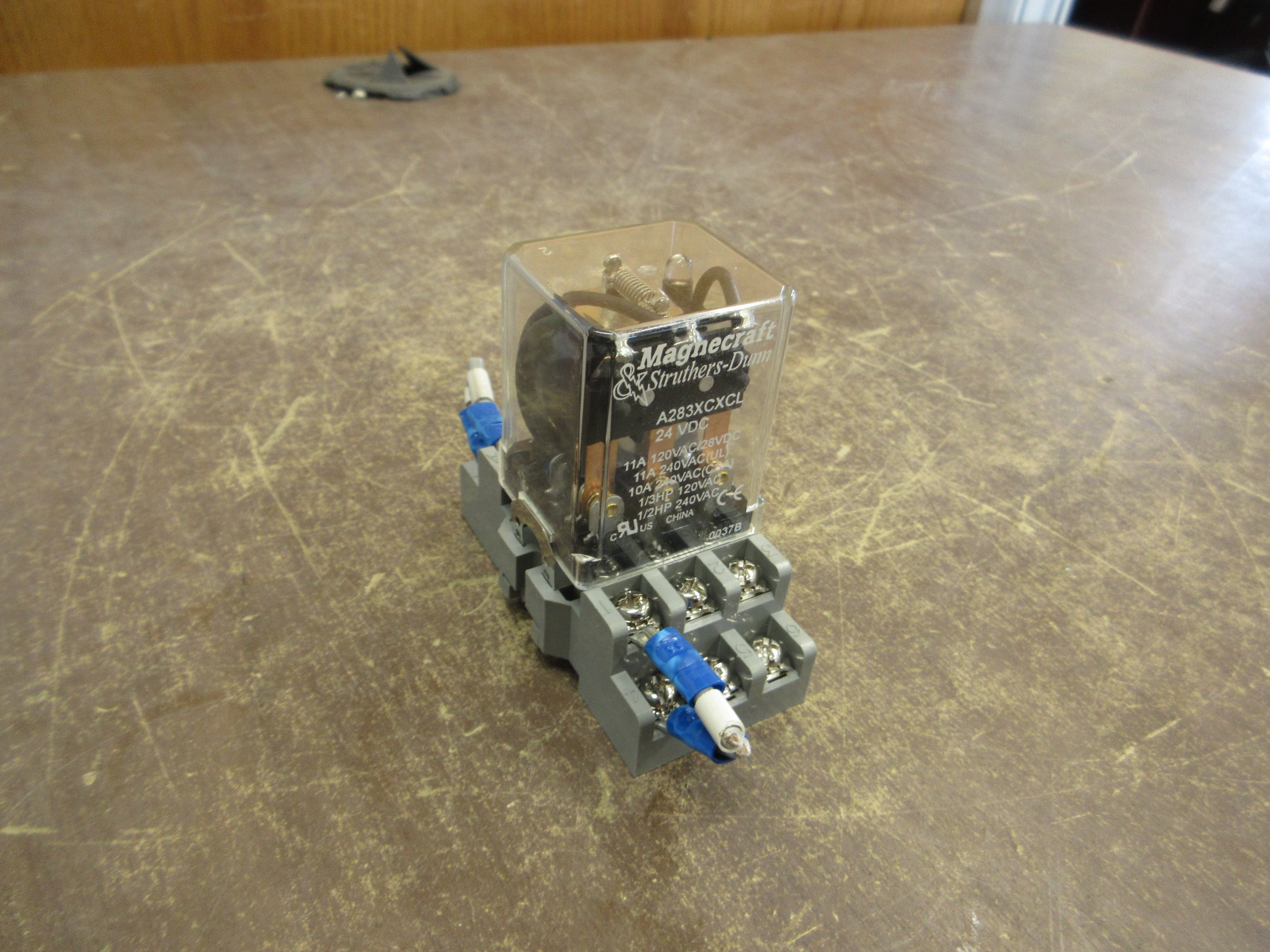 Magnecraft Struthers-Dunn Relay A283XCXCL 24VDC Coil w/Base *Chipped Base* Used