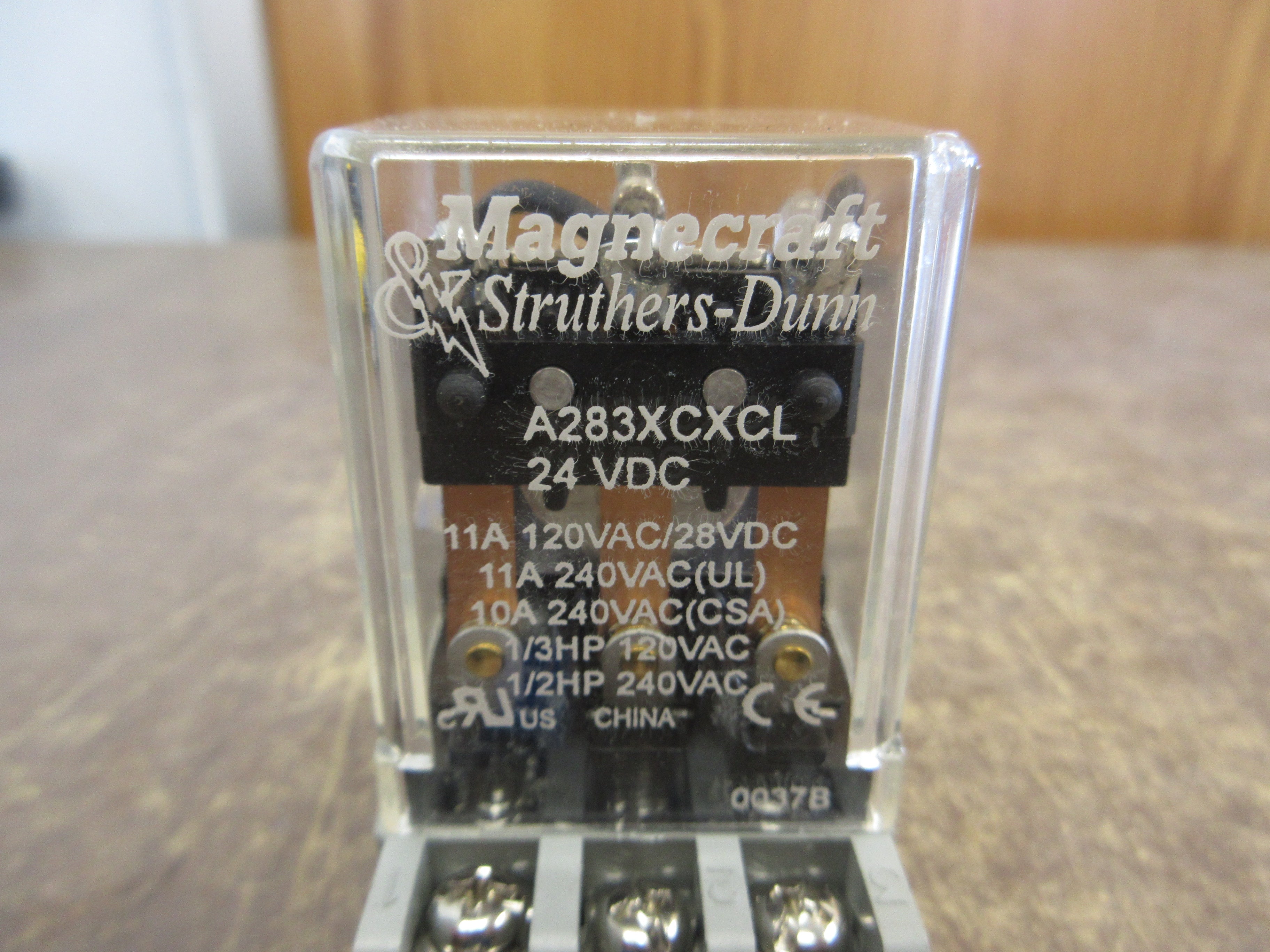 Magnecraft Struthers-Dunn Relay A283XCXCL 24VDC Coil w/Base *Chipped Base* Used
