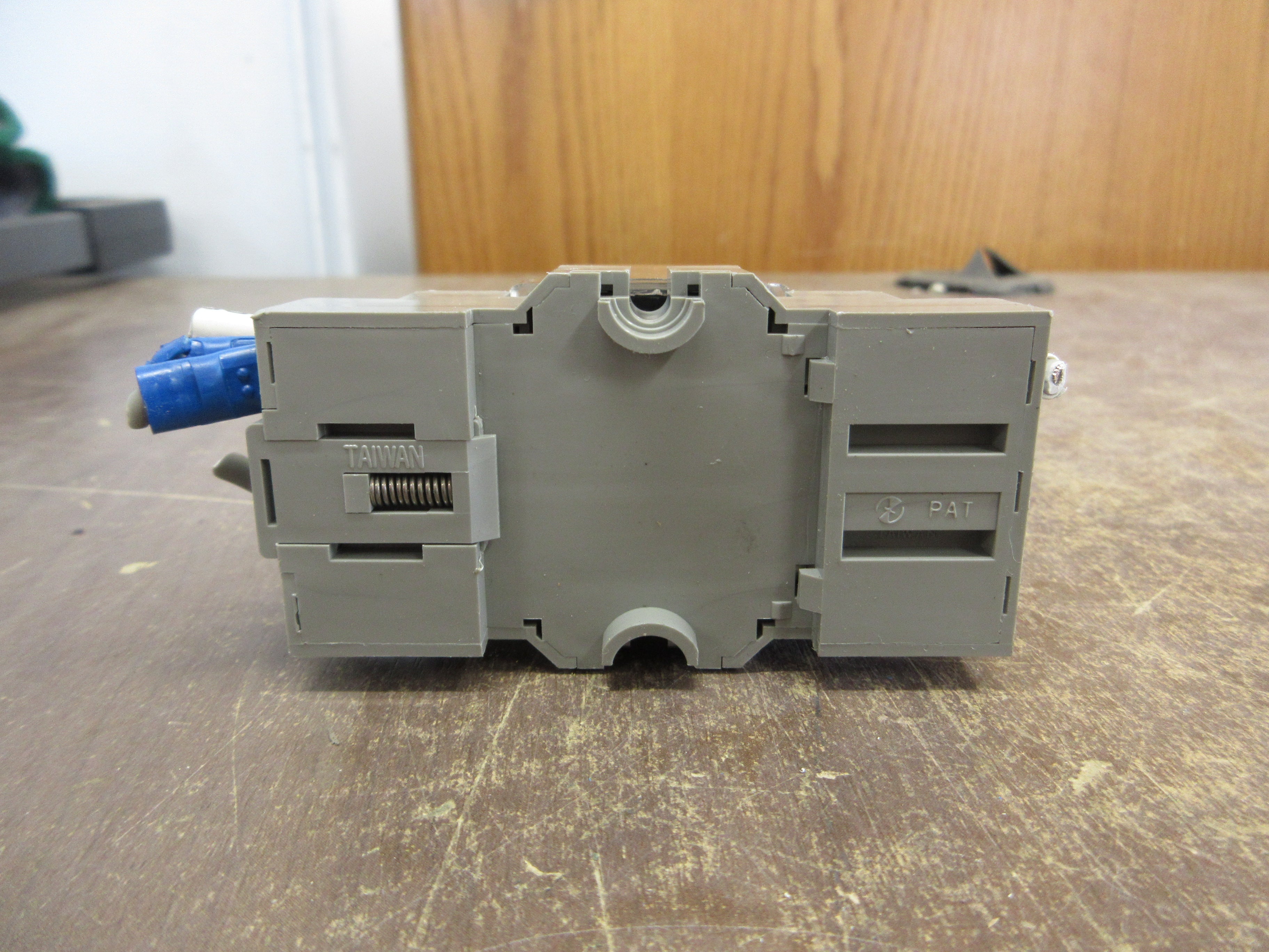 Magnecraft Struthers-Dunn Relay A283XCXCL 24VDC Coil w/Base *Cracked Relay* Used