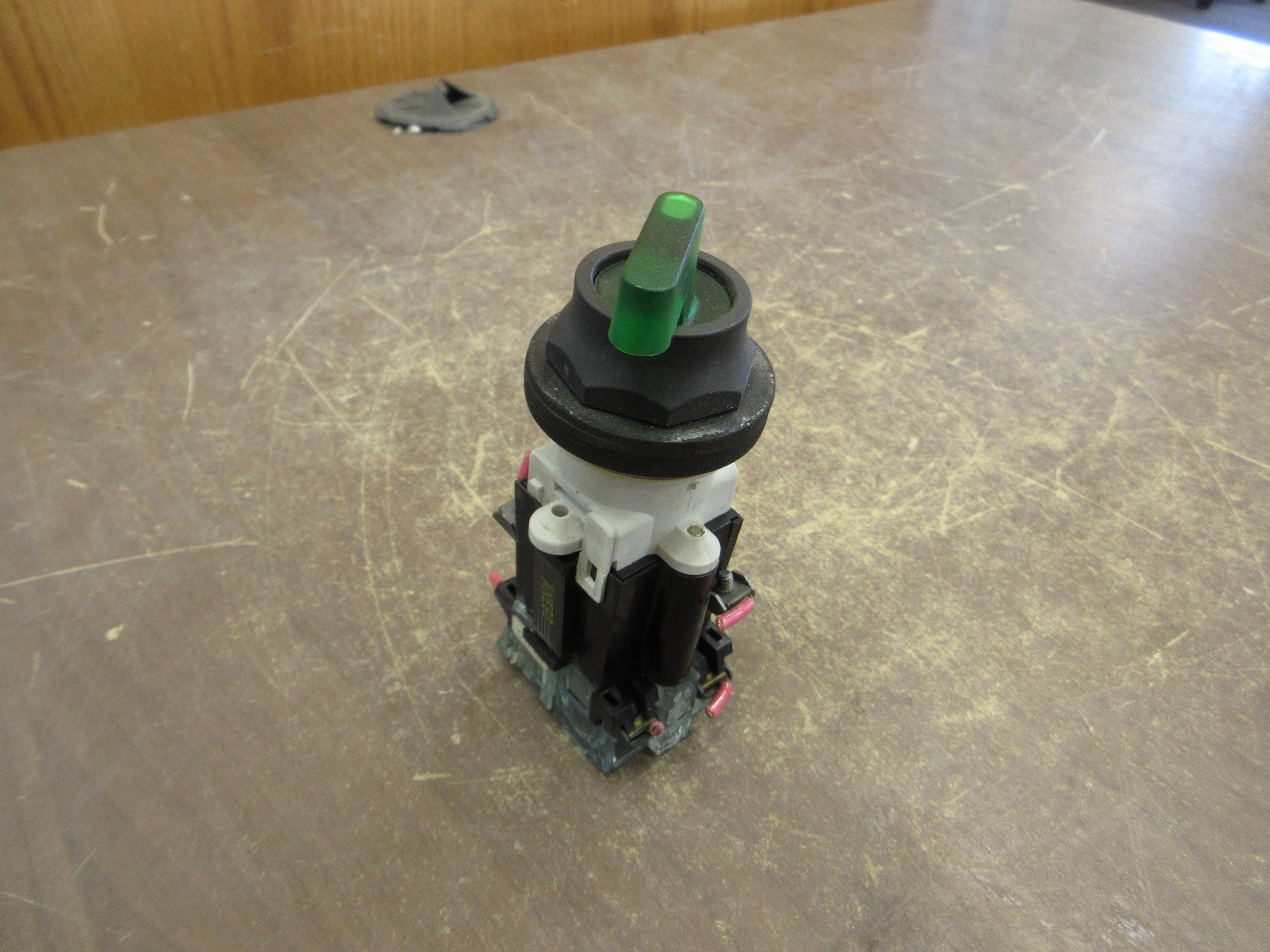 Westinghouse Illuminated Selector Switch PB1T1P Model B 120V 50/60Hz Green Used