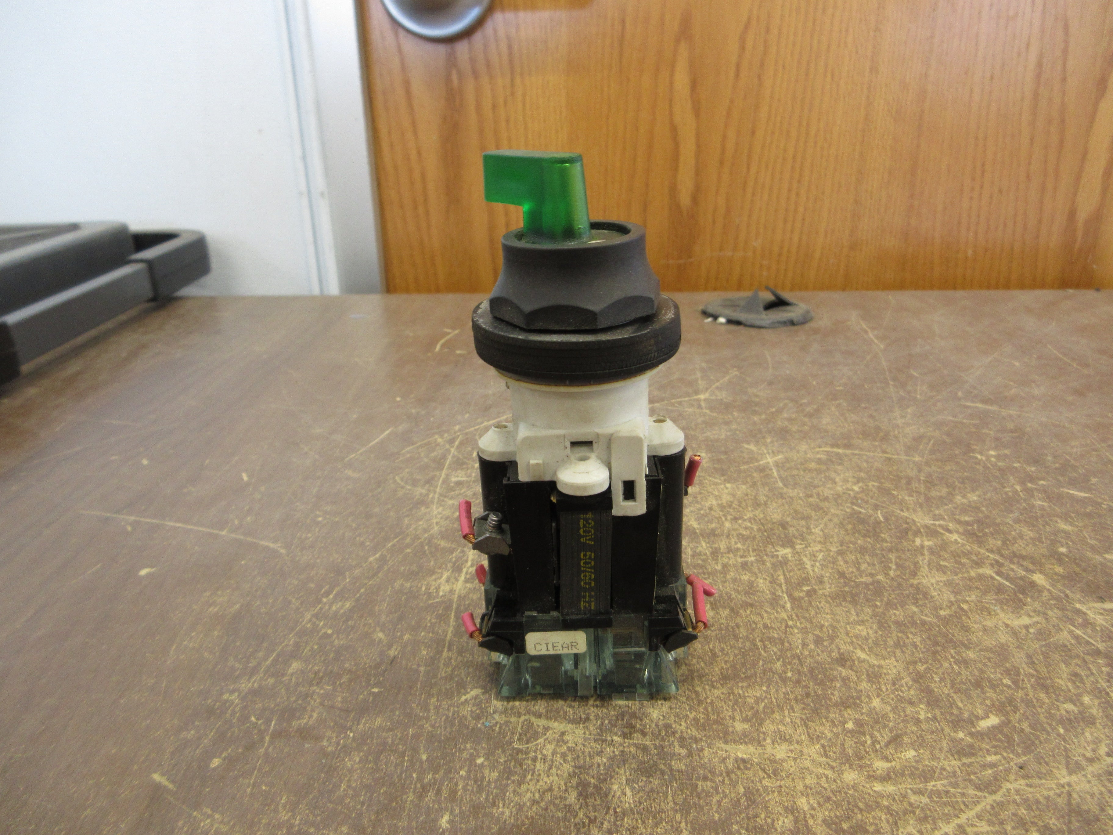 Westinghouse Illuminated Selector Switch PB1T1P Model B 120V 50/60Hz Green Used