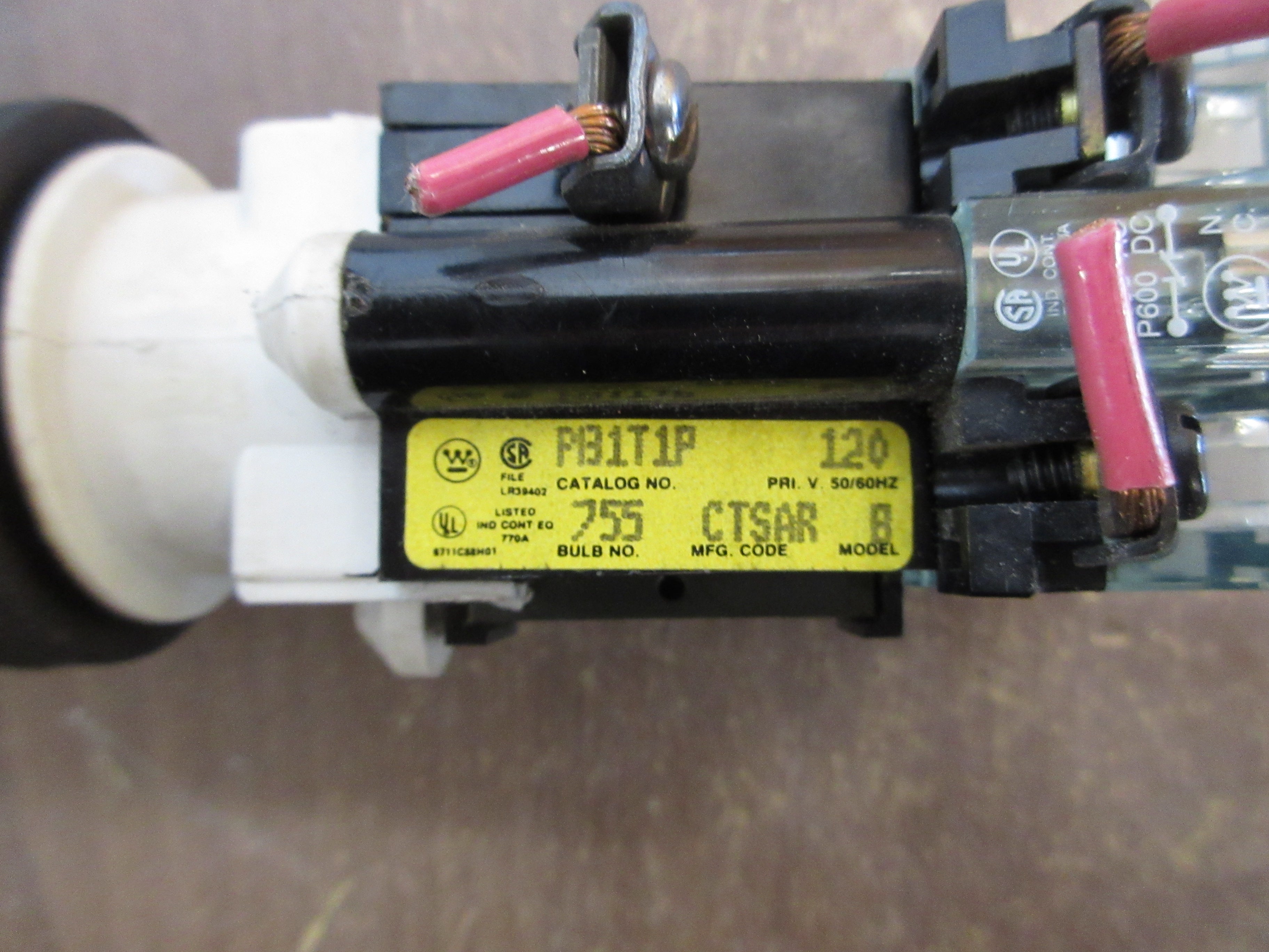 Westinghouse Illuminated Selector Switch PB1T1P Model B 120V 50/60Hz Green Used