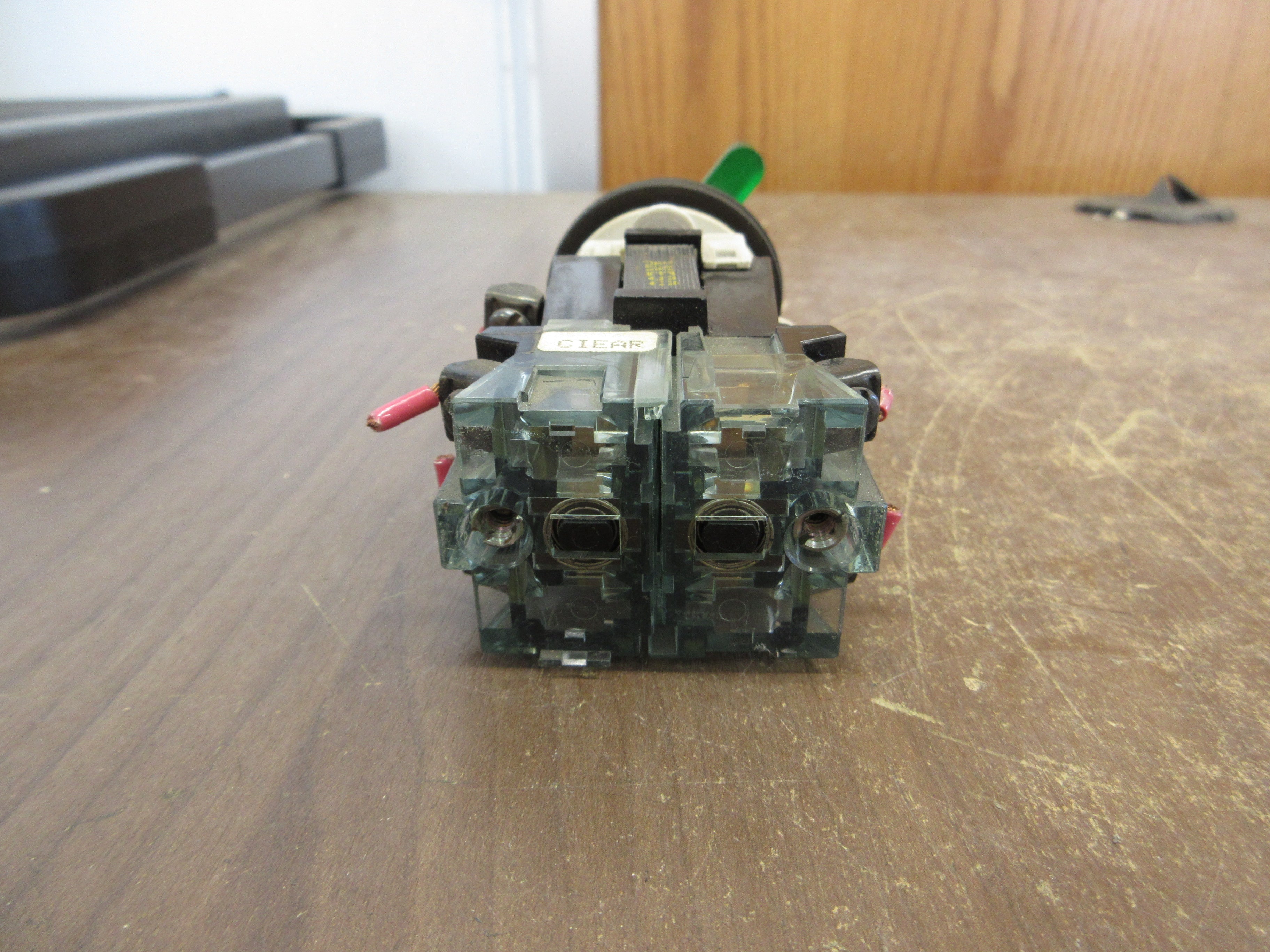 Westinghouse Illuminated Selector Switch PB1T1P Model B 120V 50/60Hz Green Used