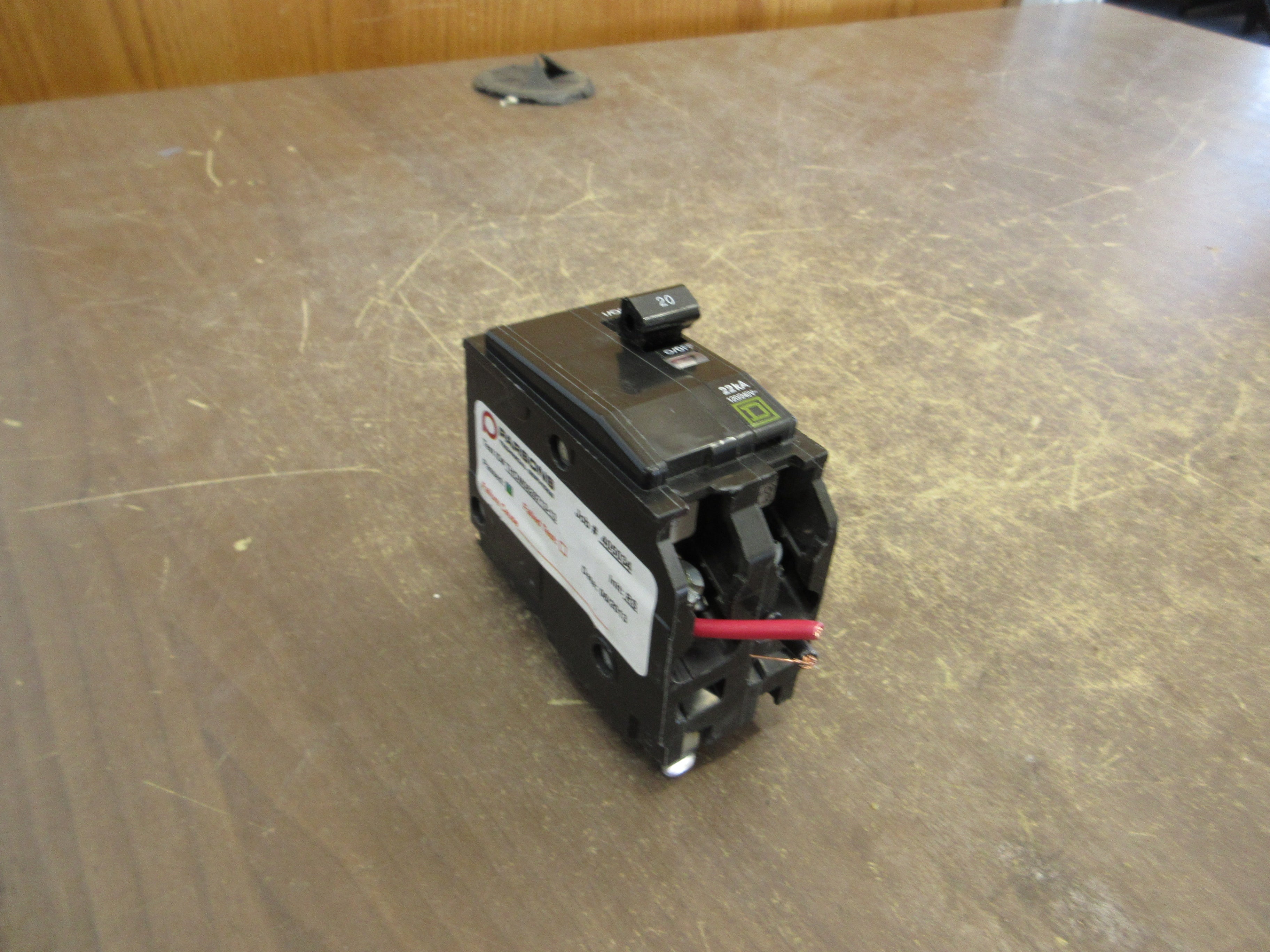 Square D Bolt-On Circuit Breaker QOB220VH 20A 120/240V 2P 22kA *No Screws* Used