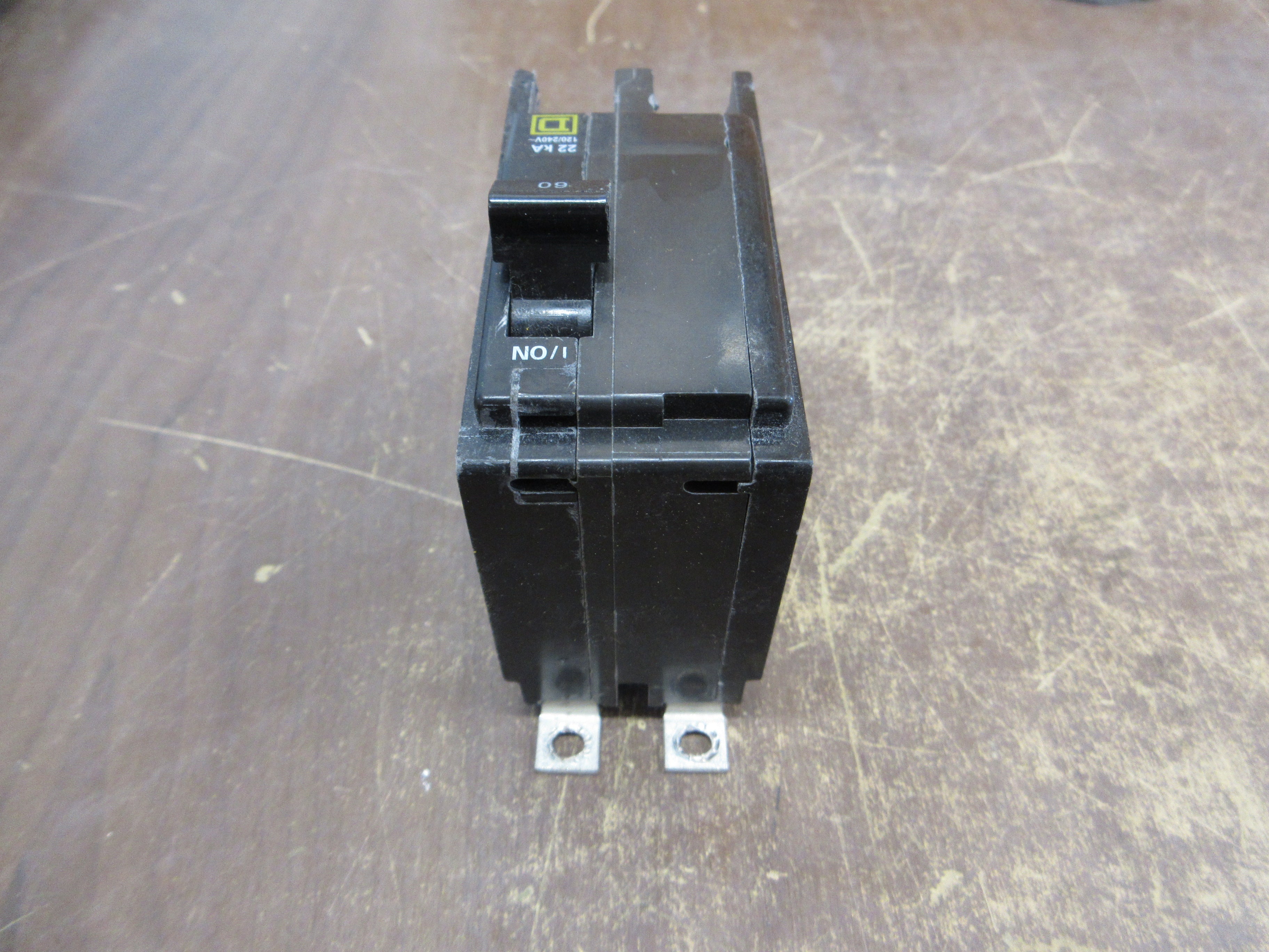 Square D Bolt-On Circuit Breaker QOB260VH 60A 120/240V 2P 22kA *No Screws* Used