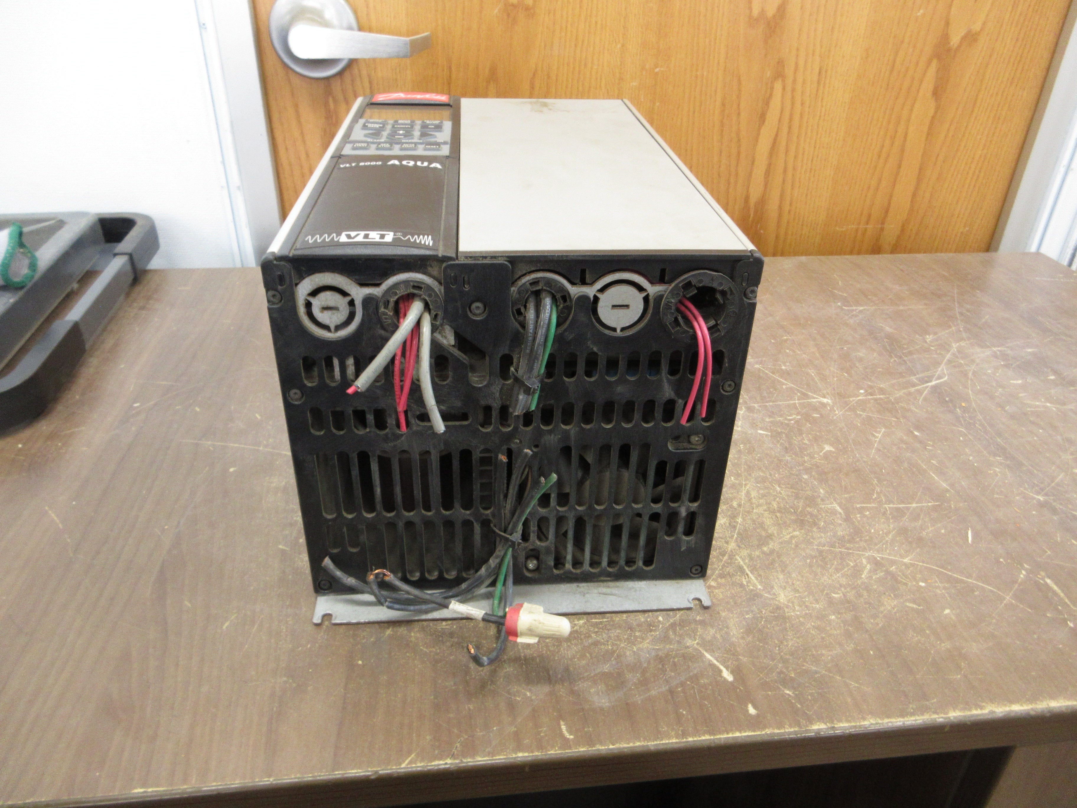 Danfoss VLT 8000 Aqua AC Drive 178B3476 10HP 3Ph w/ Keypad Used