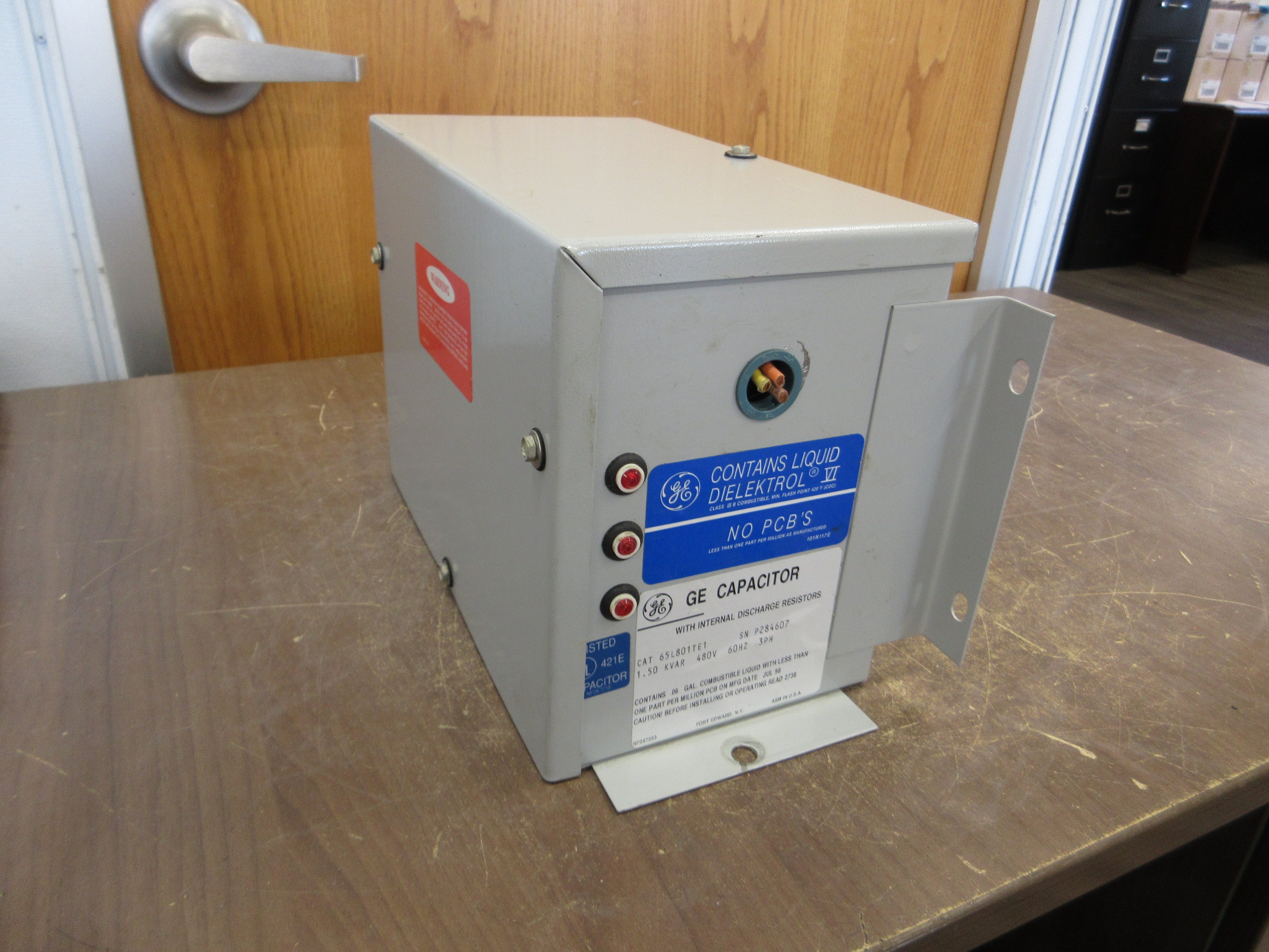 GE Capacitor 65L801TE1 1.5kVAR 480V 60Hz 3Ph *Broken Mounting Foot* Used