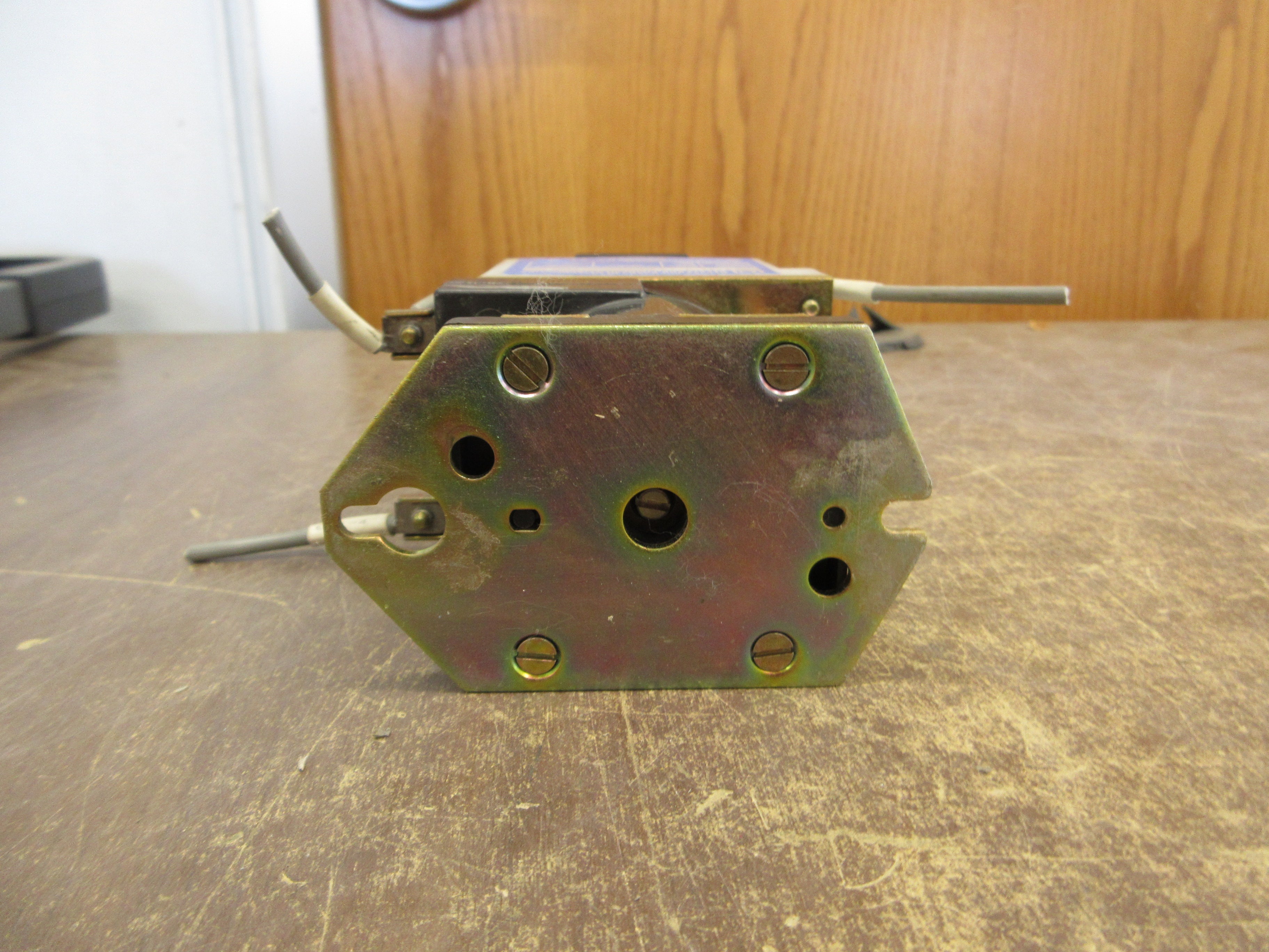 Square D Utility Auxiliary Relay 8501XUD004 Ser. A 125VDC Coil Used