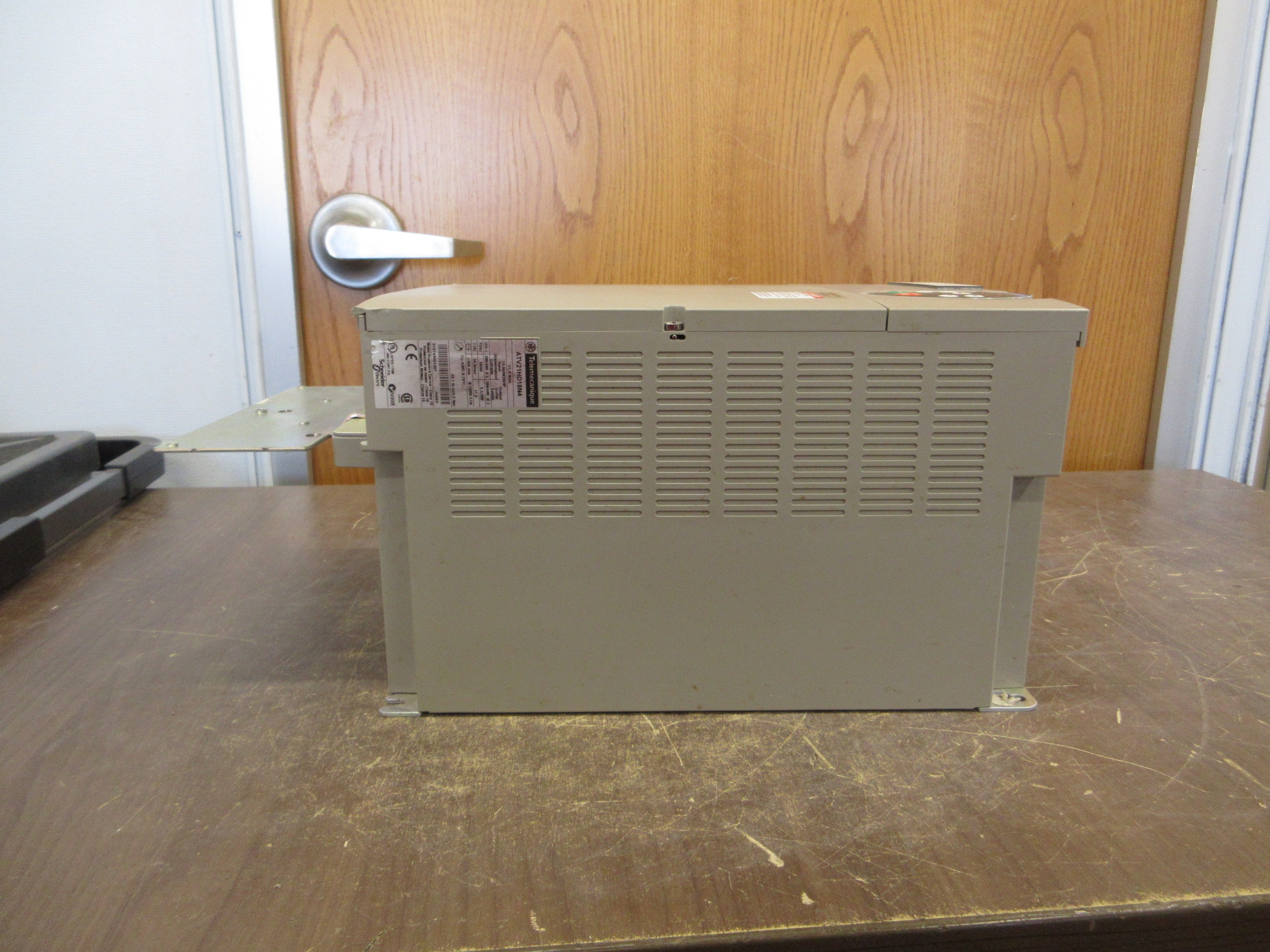 Telemecanique Altivar 21 AC Drive ATV21HD18N4 25HP 3Ph Used